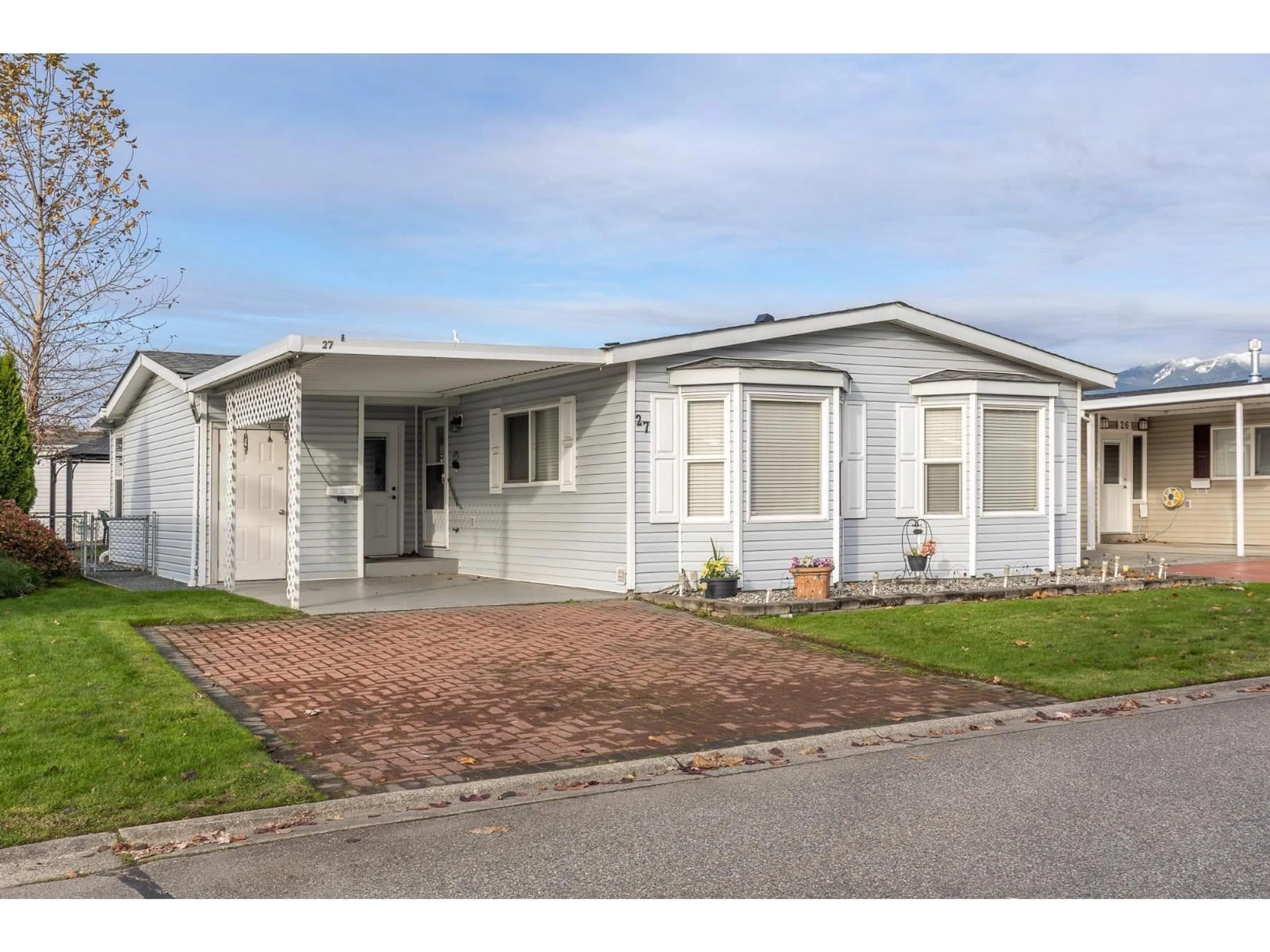 Home with vinyl exterior material, street for 27 - 45918 KNIGHT ROAD, Chilliwack British Columbia V2R3X4