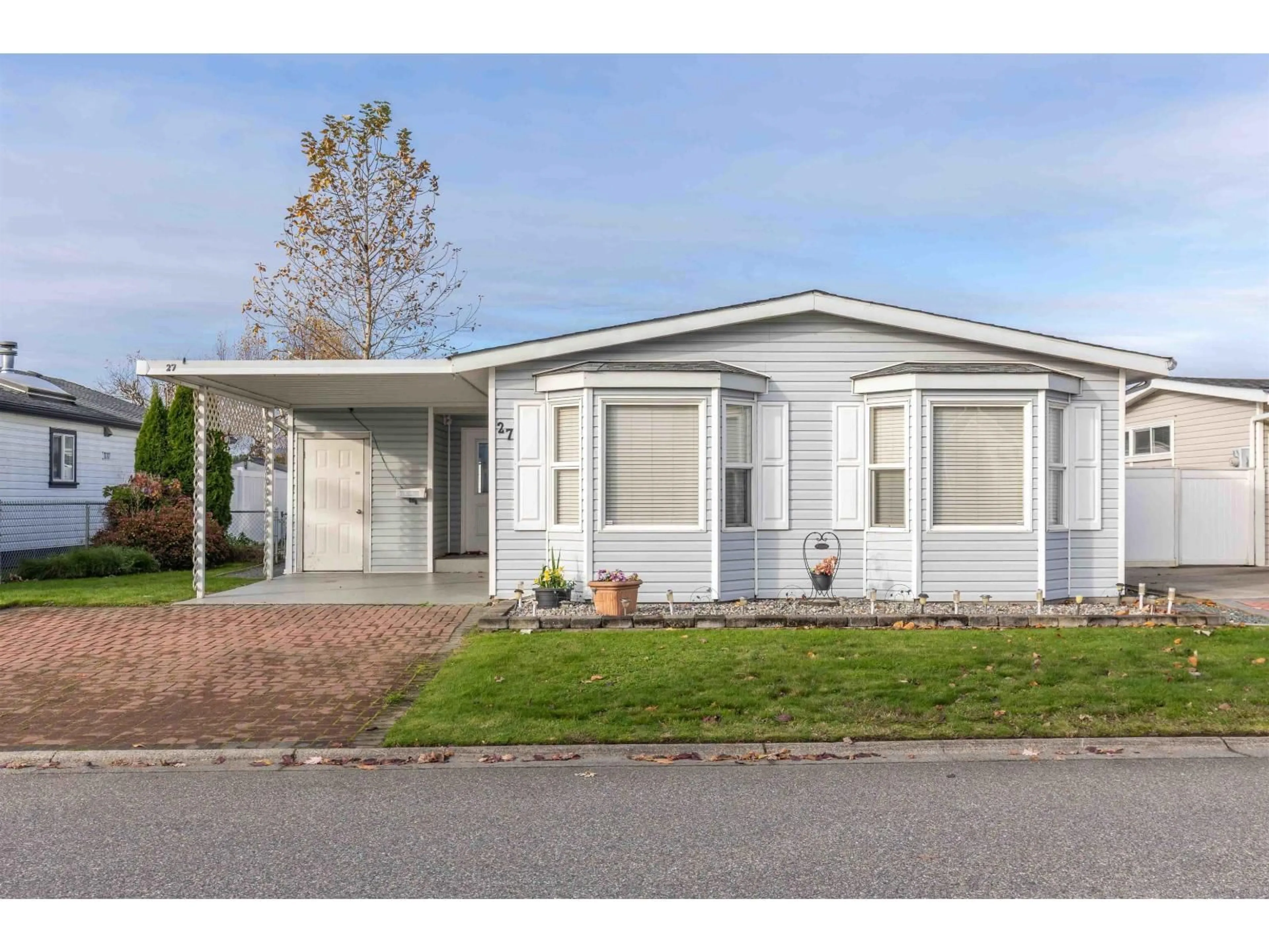 Home with vinyl exterior material, street for 27 - 45918 KNIGHT ROAD, Chilliwack British Columbia V2R3X4