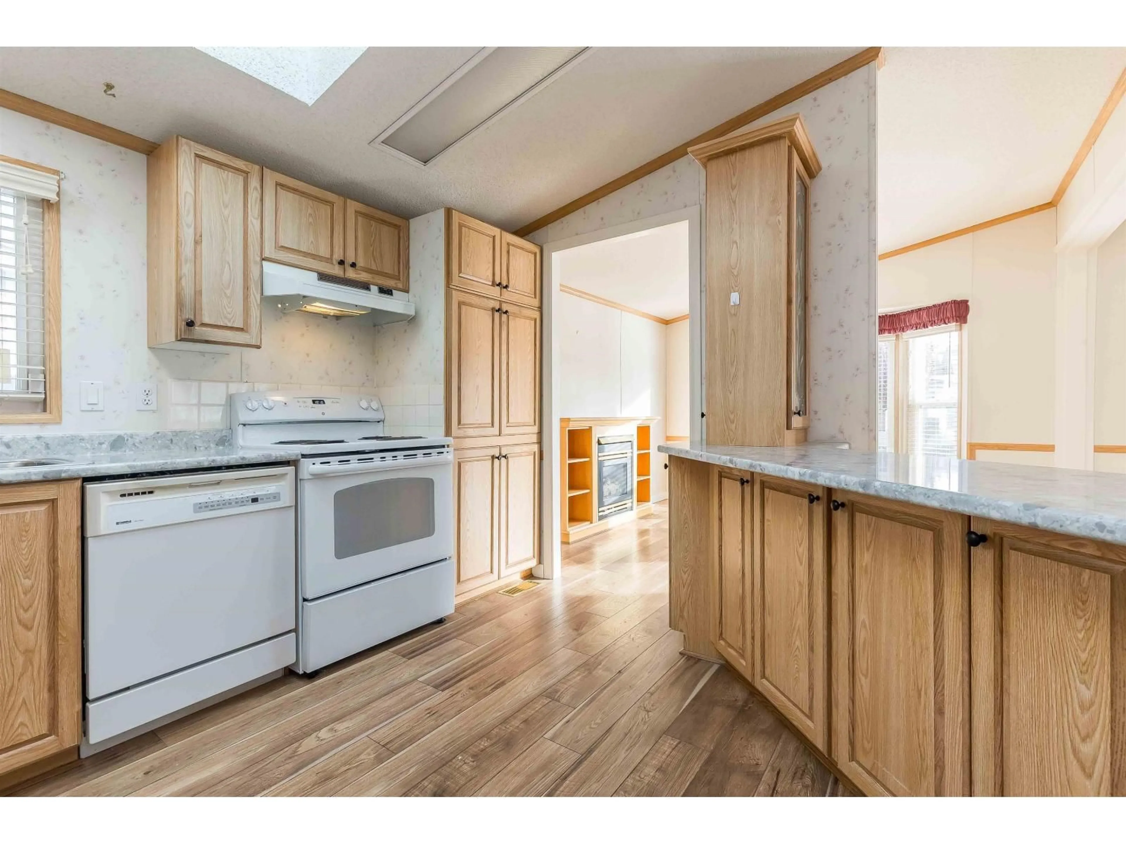 Standard kitchen, wood/laminate floor for 27 - 45918 KNIGHT ROAD, Chilliwack British Columbia V2R3X4