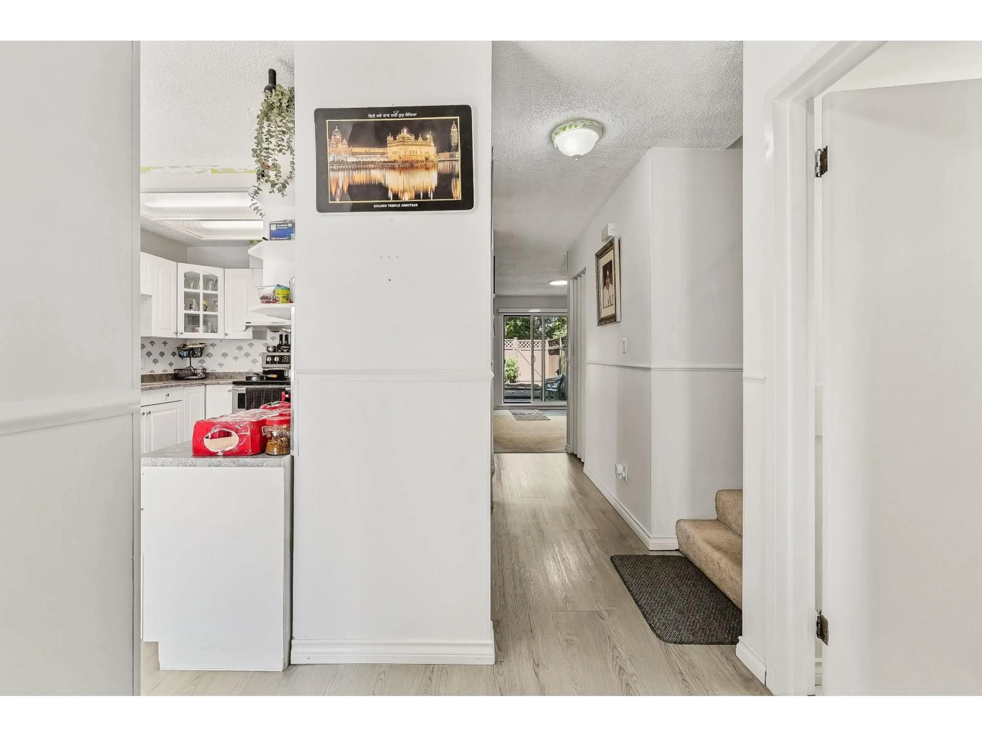 Indoor entryway for 13345 70B, Surrey British Columbia V3W7Z3