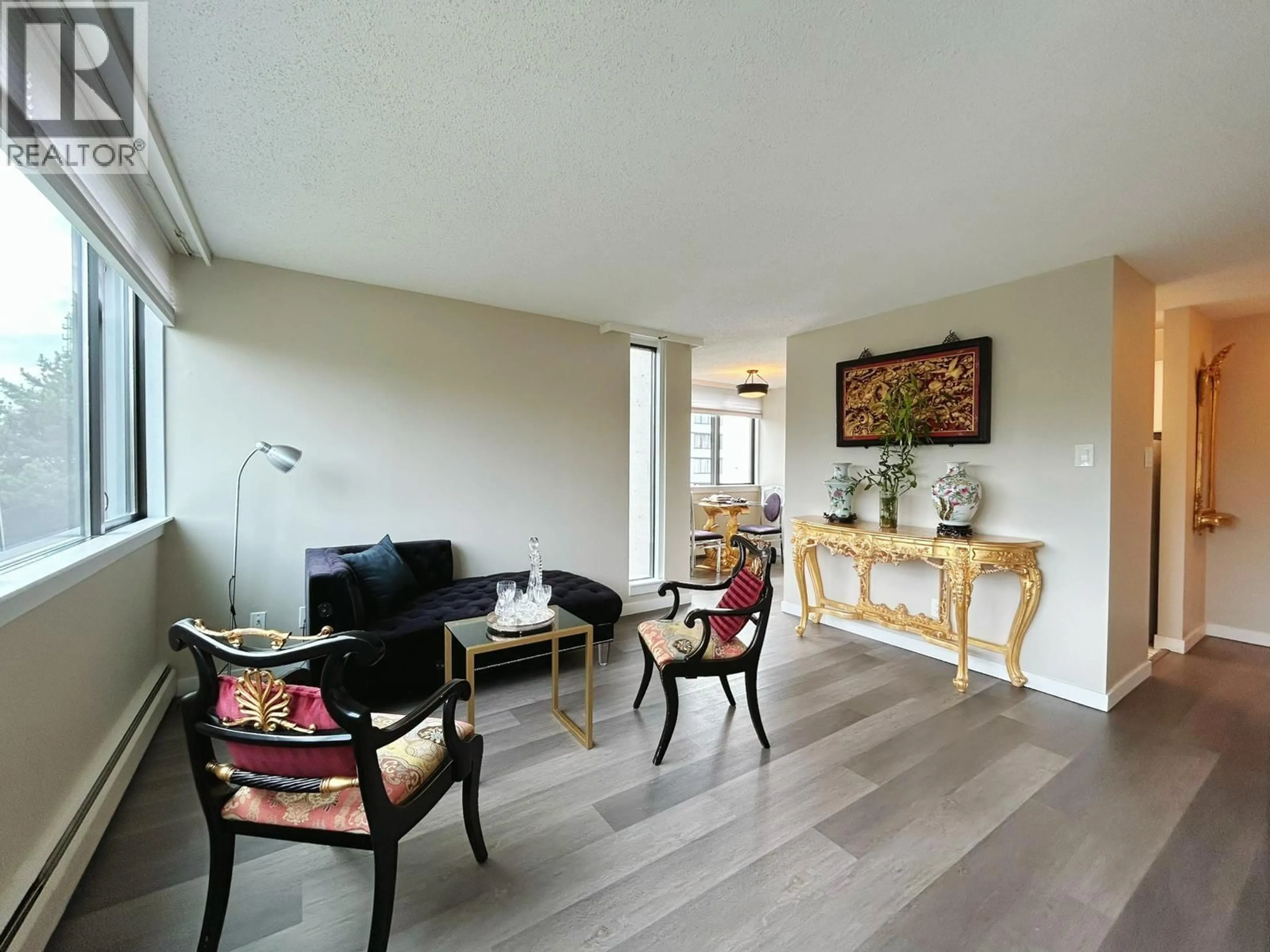 Living room with furniture, wood/laminate floor for 606 - 1740 COMOX STREET, Vancouver British Columbia V6G2Z1