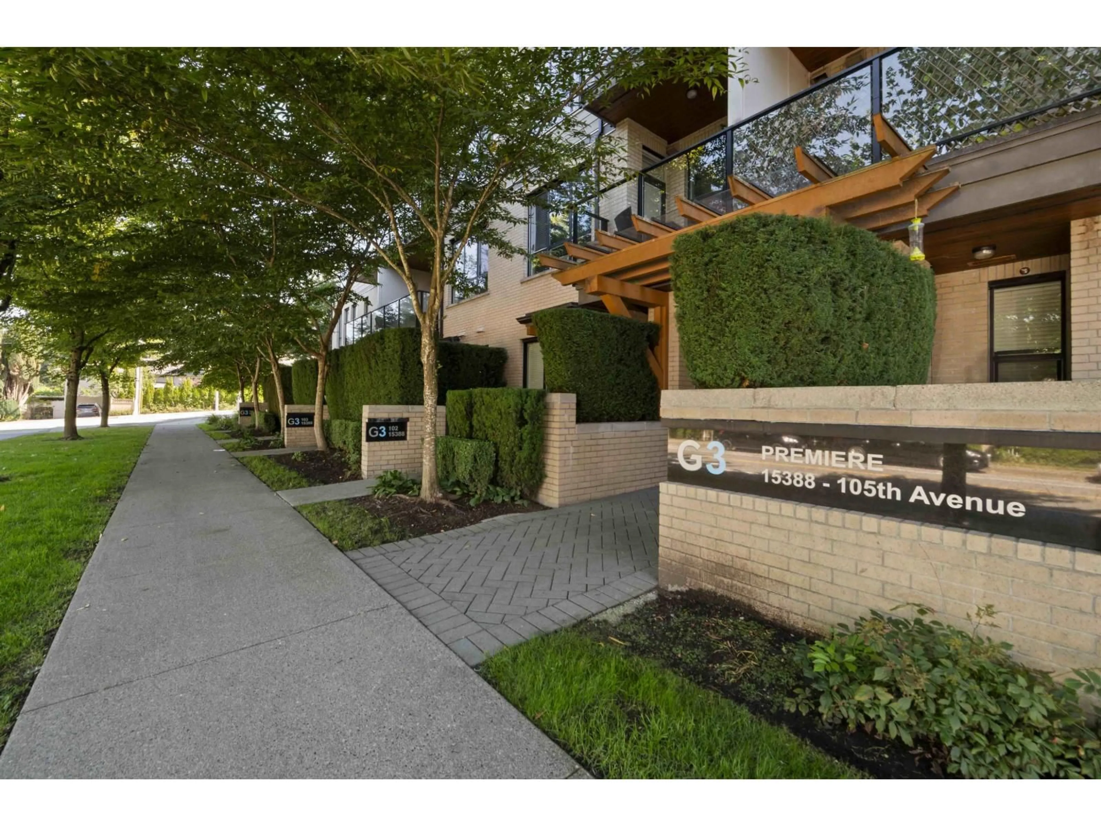 Indoor foyer for 309 - 15388 105, Surrey British Columbia V3R0C4