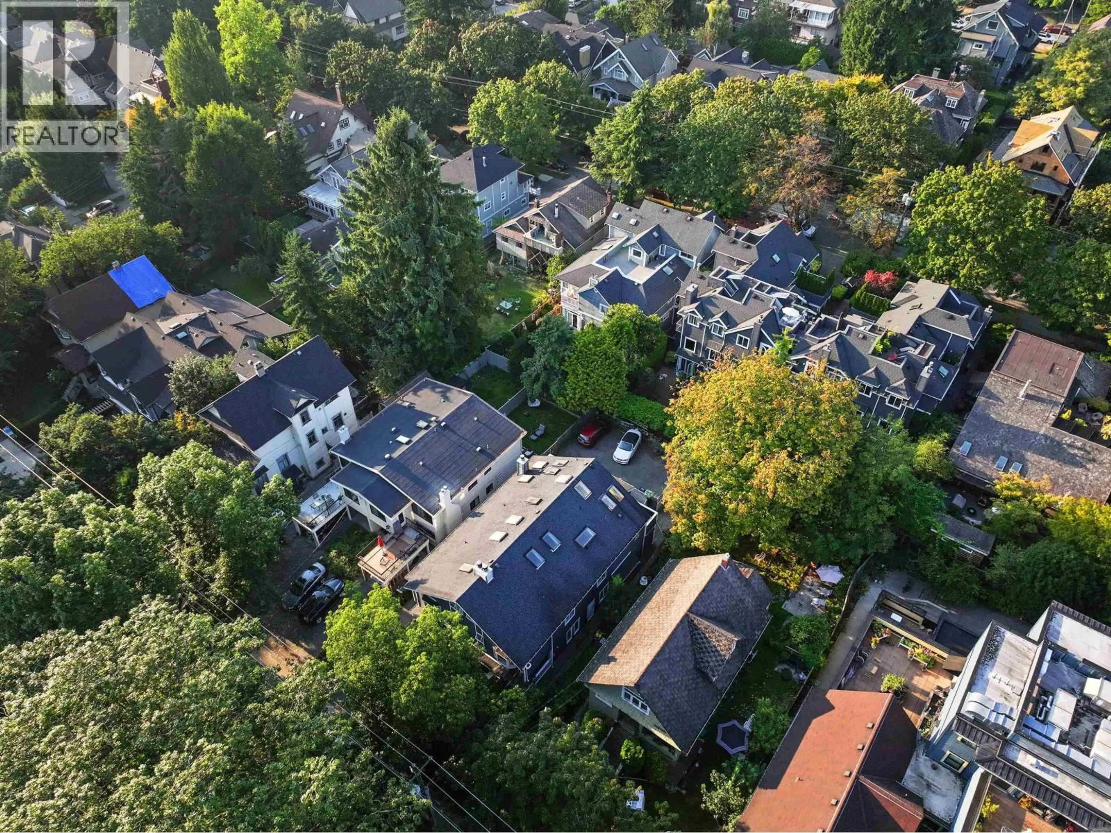 A pic from outside/outdoor area/front of a property/back of a property/a pic from drone, city buildings view from balcony for 2343 7TH AVENUE, Vancouver British Columbia V6K1Y4
