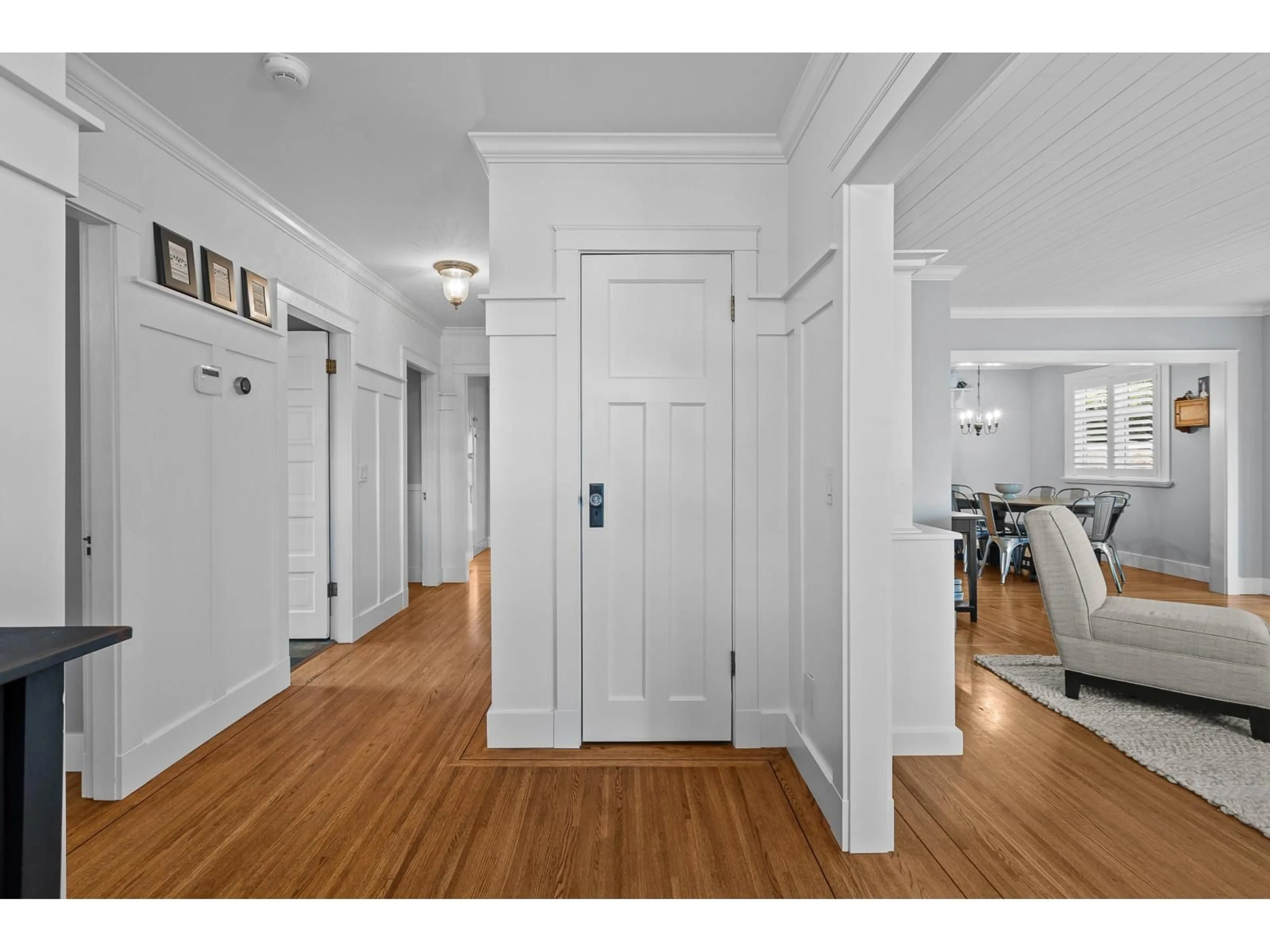 Indoor foyer for 12616 26A, Surrey British Columbia V4A2M4