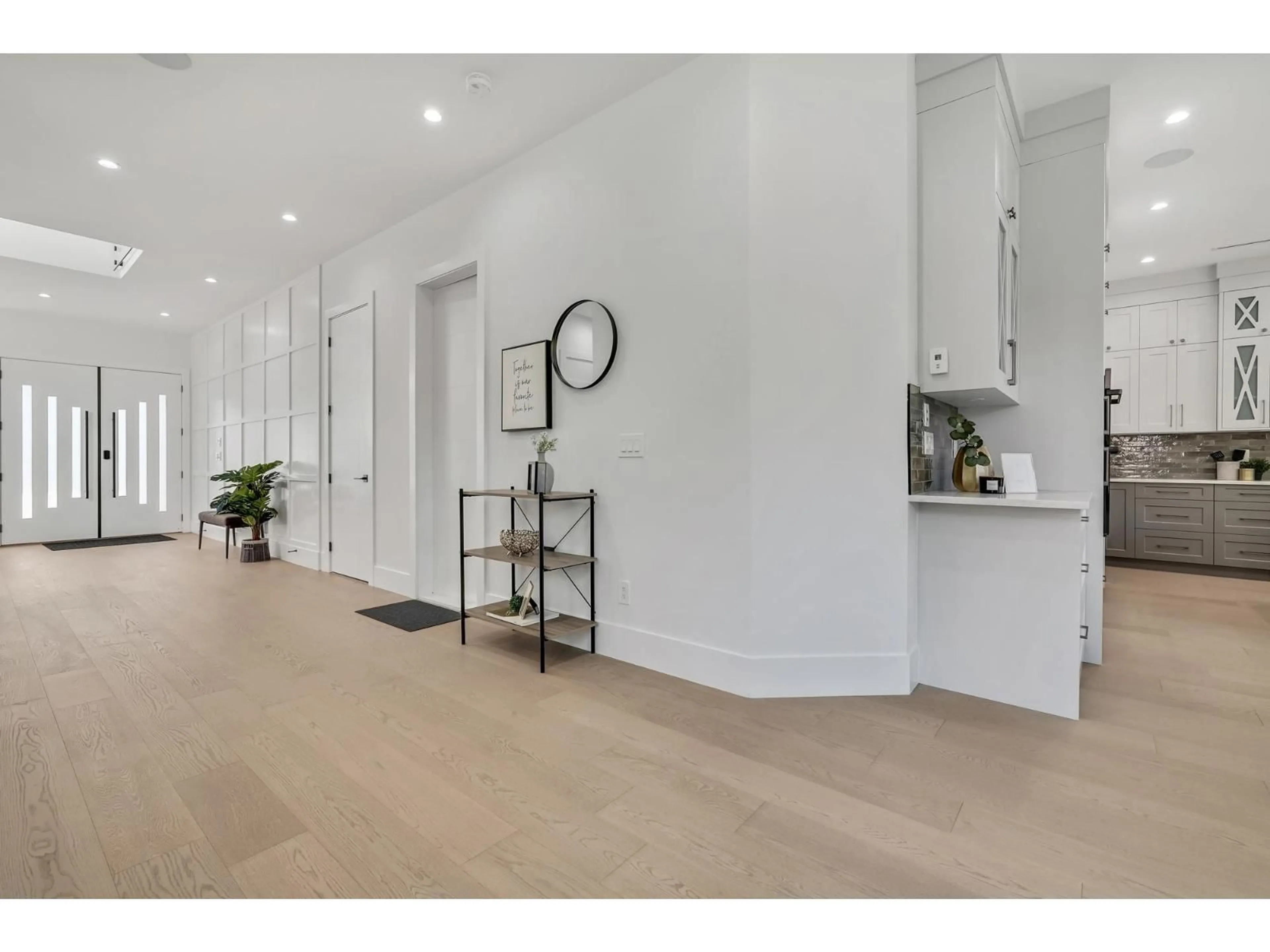 Indoor entryway for 12723 25, Surrey British Columbia V4A2K5
