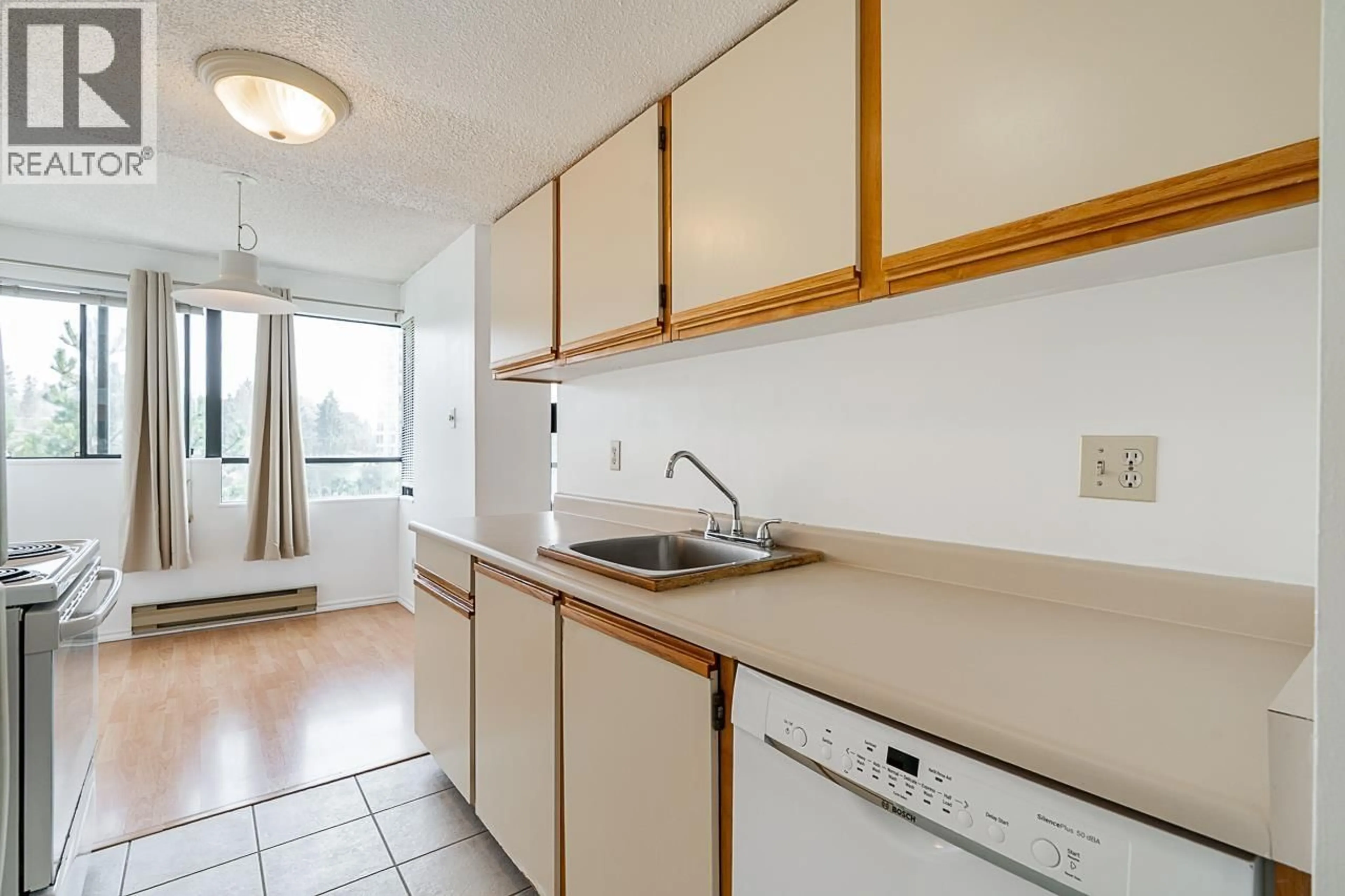 Standard kitchen, unknown for 906 - 1026 QUEENS AVENUE, New Westminster British Columbia V3M6B2
