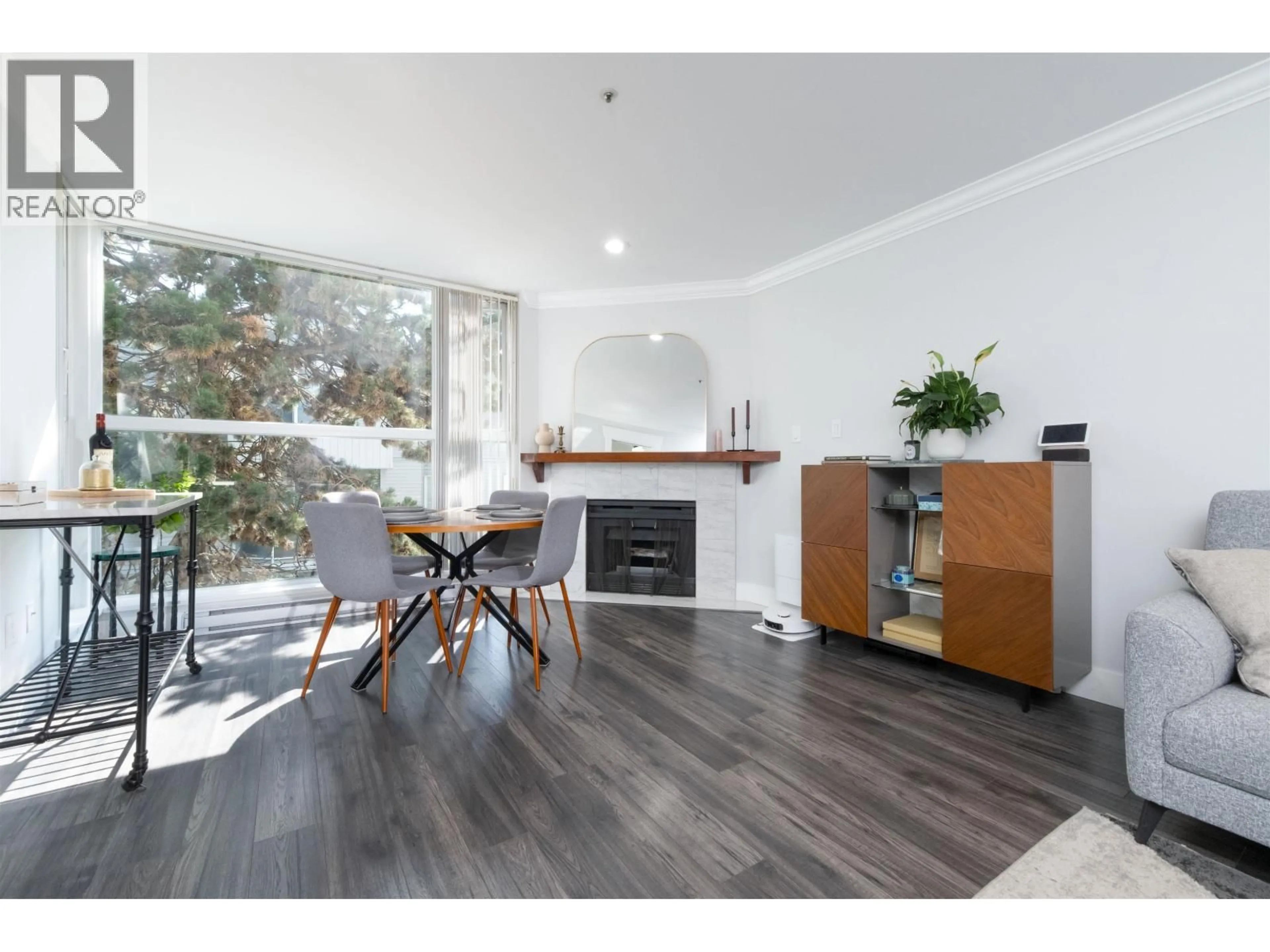 Living room with furniture, wood/laminate floor for 304 - 7700 GILBERT ROAD, Richmond British Columbia V7C3W2