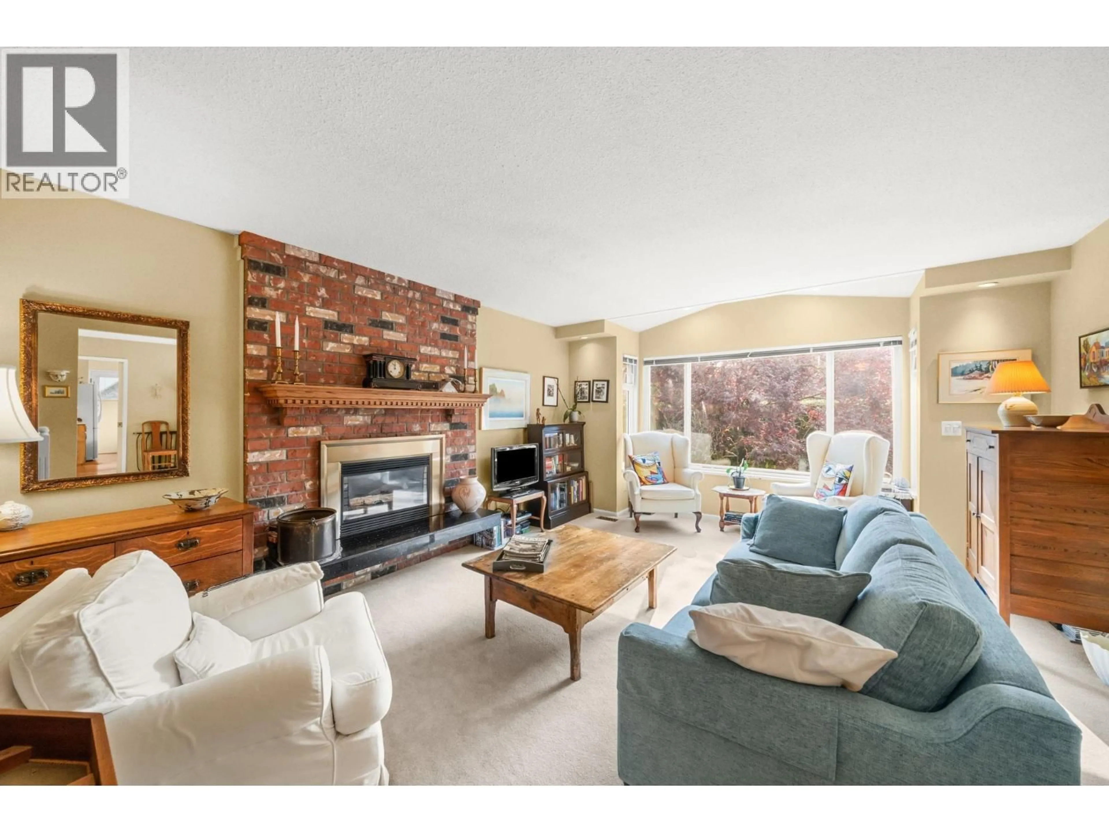 Living room with furniture, unknown for 10511 SPRINGMONT DRIVE, Richmond British Columbia V7E1W3