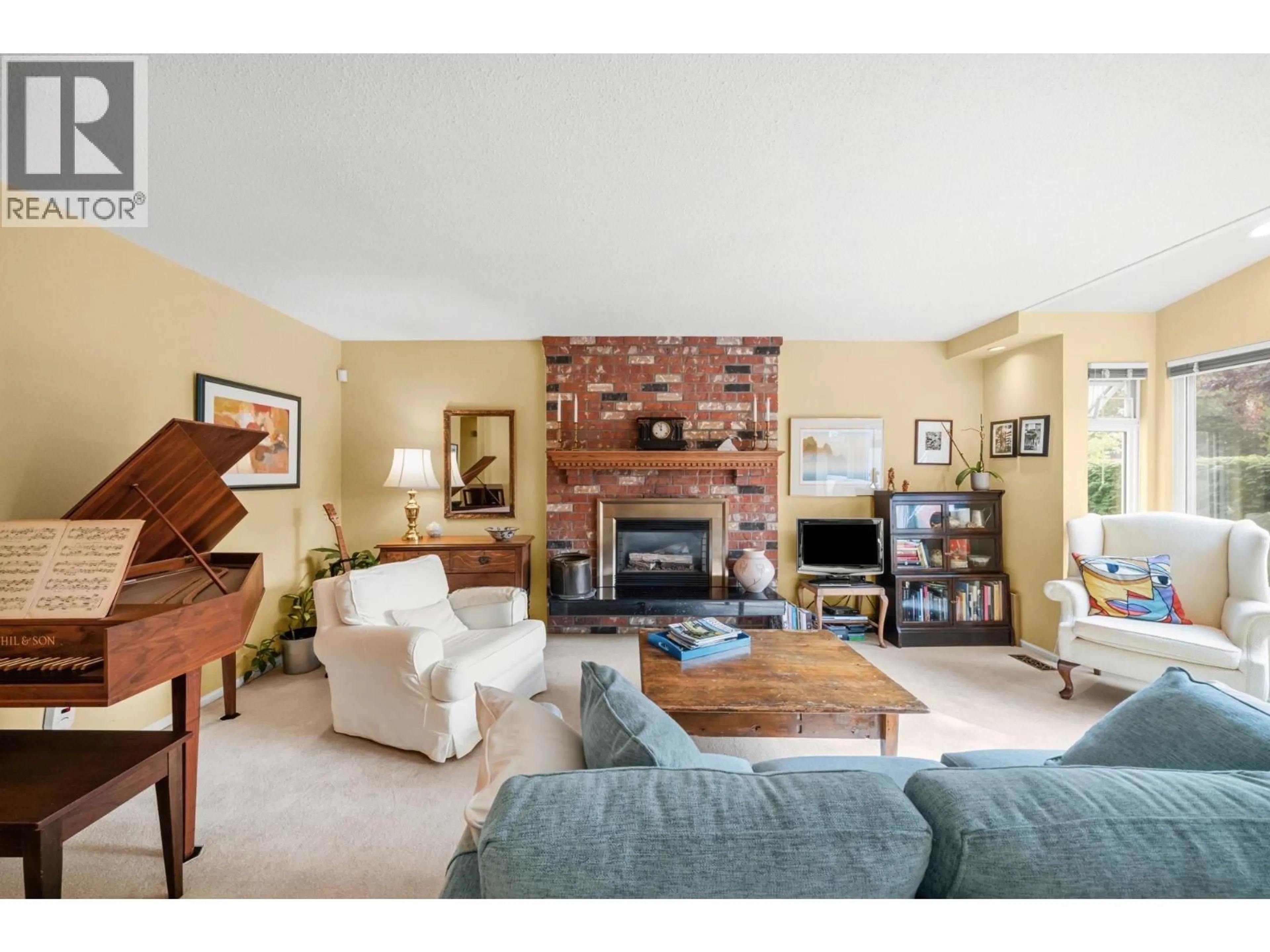 Living room with furniture, unknown for 10511 SPRINGMONT DRIVE, Richmond British Columbia V7E1W3