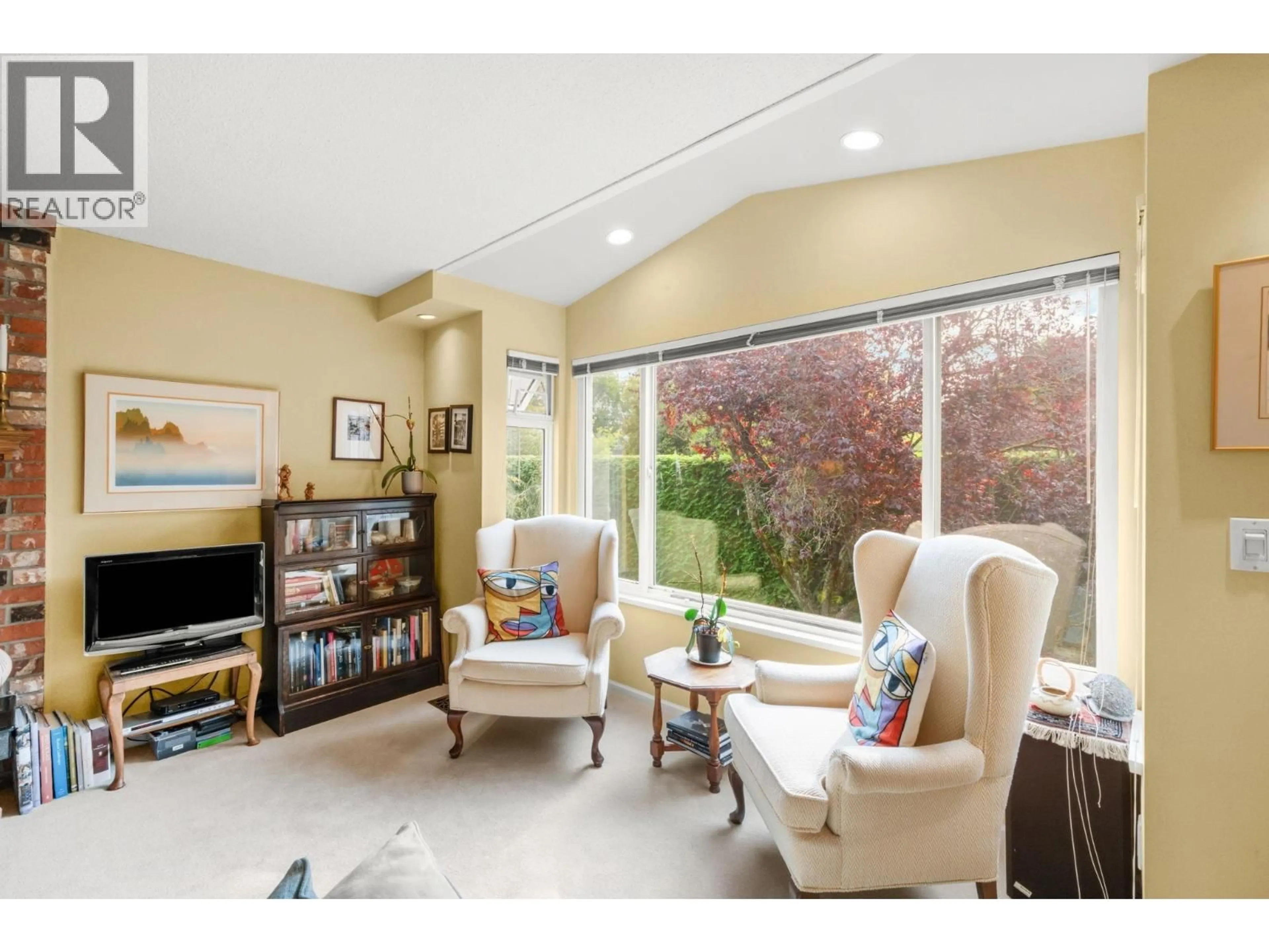 Living room with furniture, unknown for 10511 SPRINGMONT DRIVE, Richmond British Columbia V7E1W3
