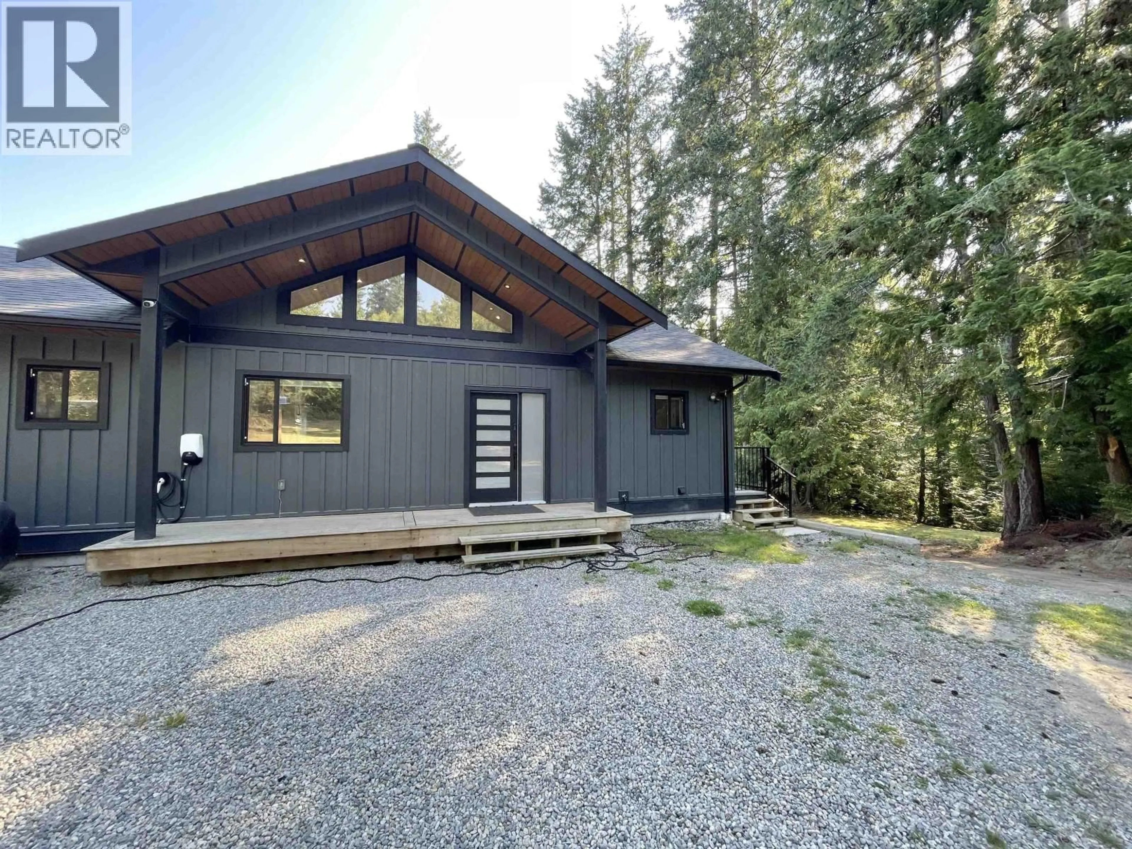Home with vinyl exterior material, unknown for 915 PAYNE ROAD, Gibsons British Columbia V0N1V7