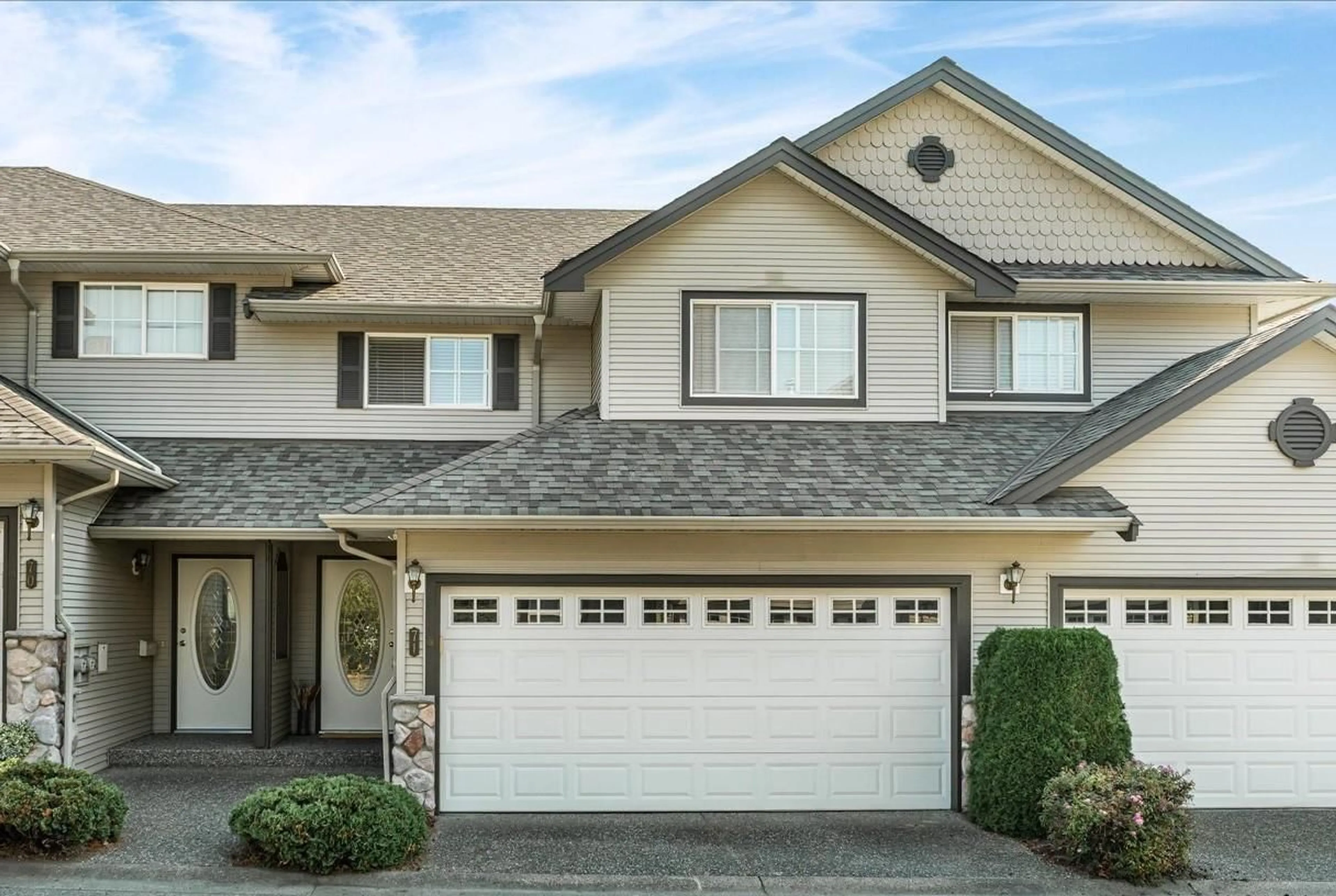 Home with vinyl exterior material, street for 71 - 46360 VALLEYVIEW ROAD, Chilliwack British Columbia V2R5L7