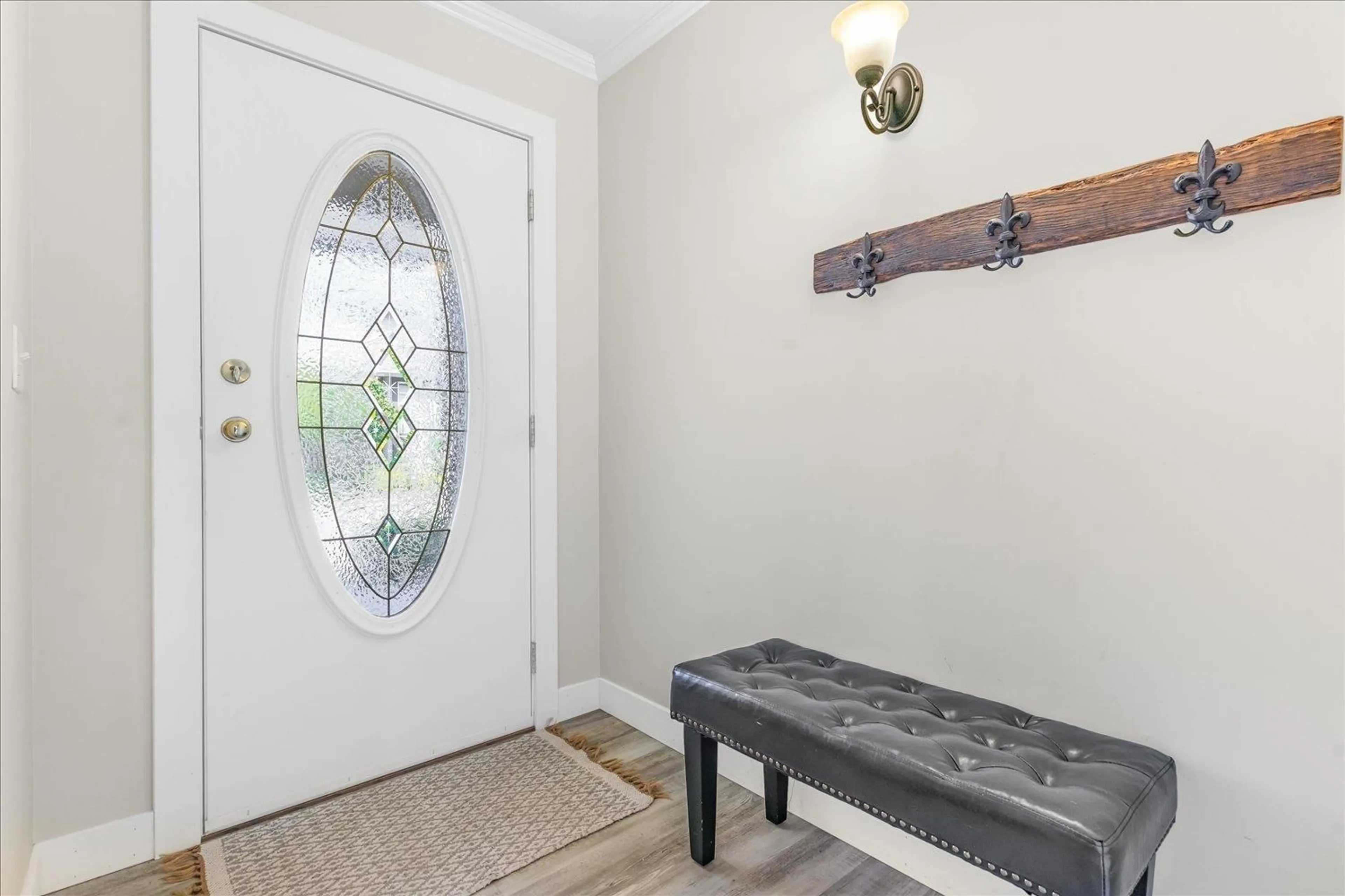 Indoor entryway for 71 - 46360 VALLEYVIEW ROAD, Chilliwack British Columbia V2R5L7