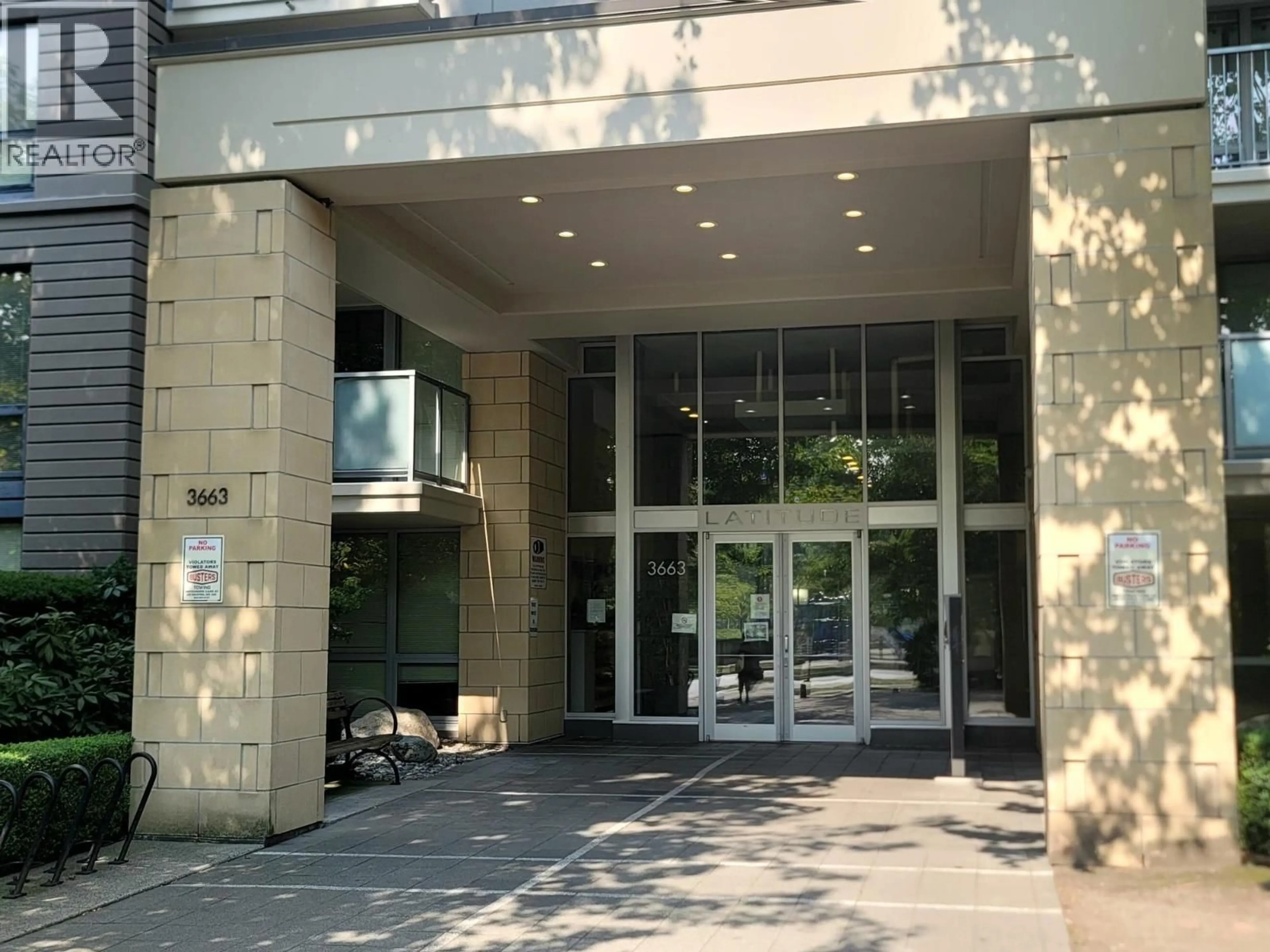Indoor foyer for 302 - 3663 CROWLEY DRIVE, Vancouver British Columbia V5R6H4