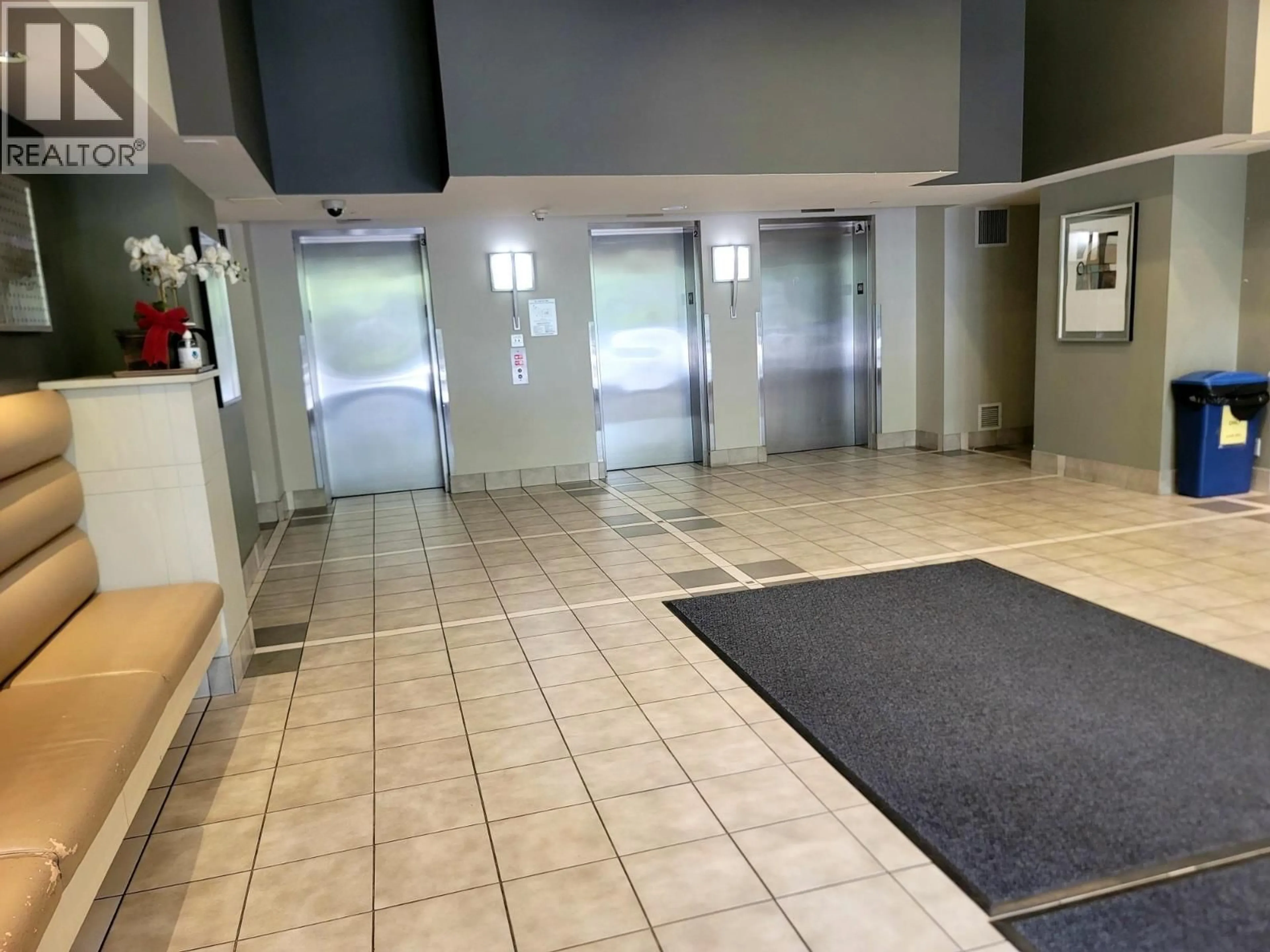 Indoor foyer for 302 - 3663 CROWLEY DRIVE, Vancouver British Columbia V5R6H4