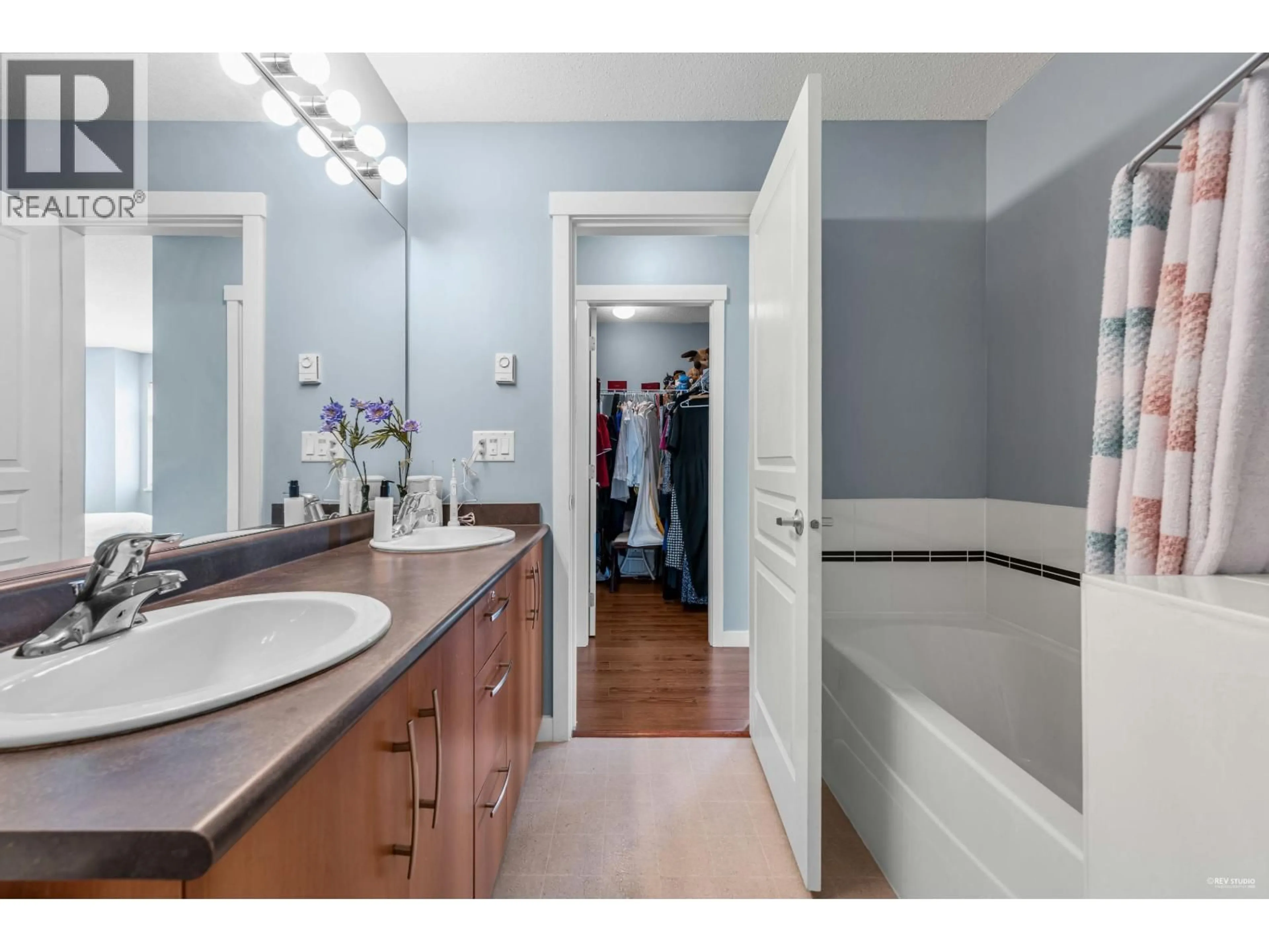 Standard bathroom, ceramic/tile floor for 29 - 9833 KEEFER AVENUE, Richmond British Columbia V6Y4M5