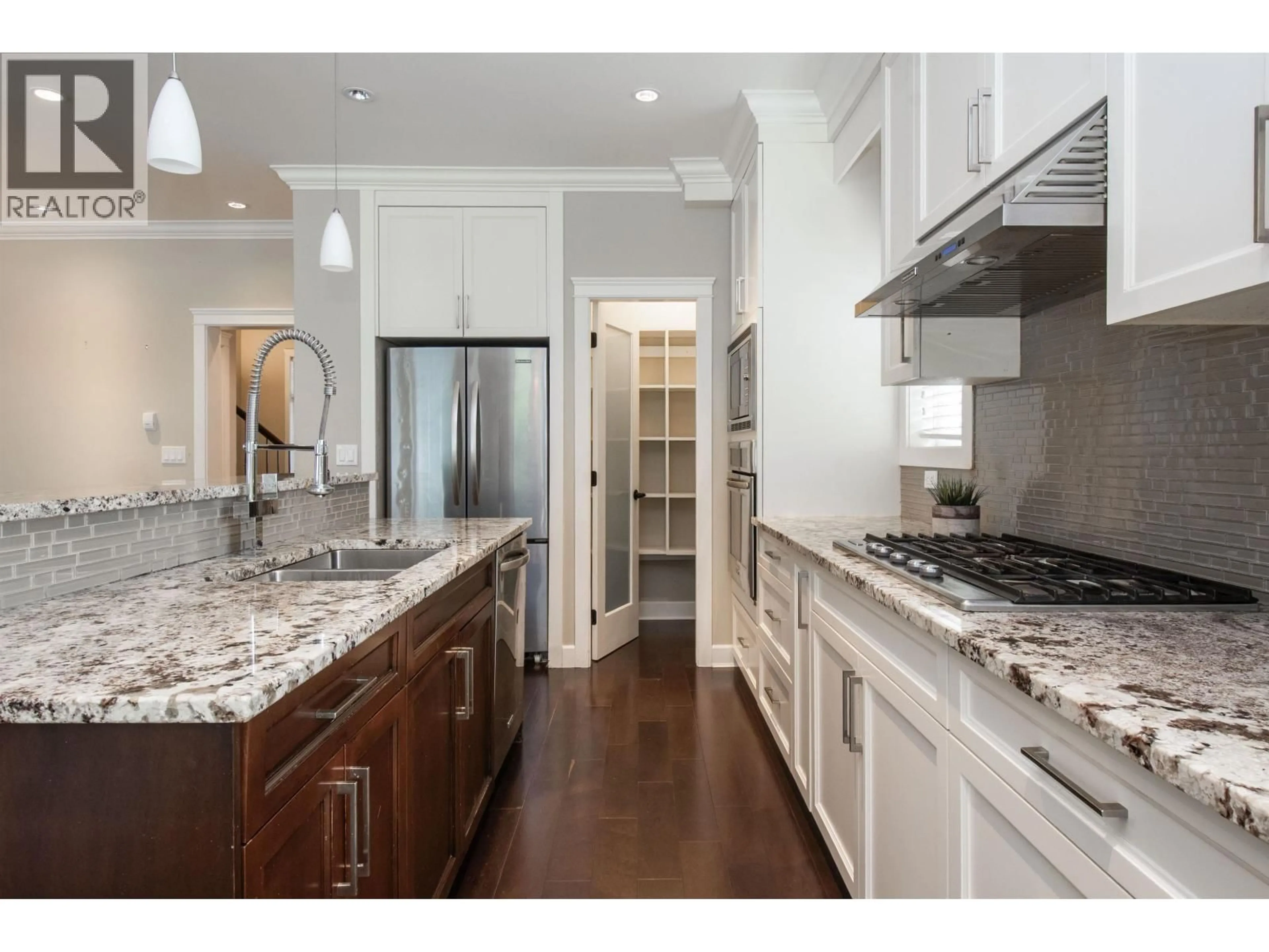 Open concept kitchen, ceramic/tile floor for 3790 HOSKINS ROAD, North Vancouver British Columbia V7K2N8