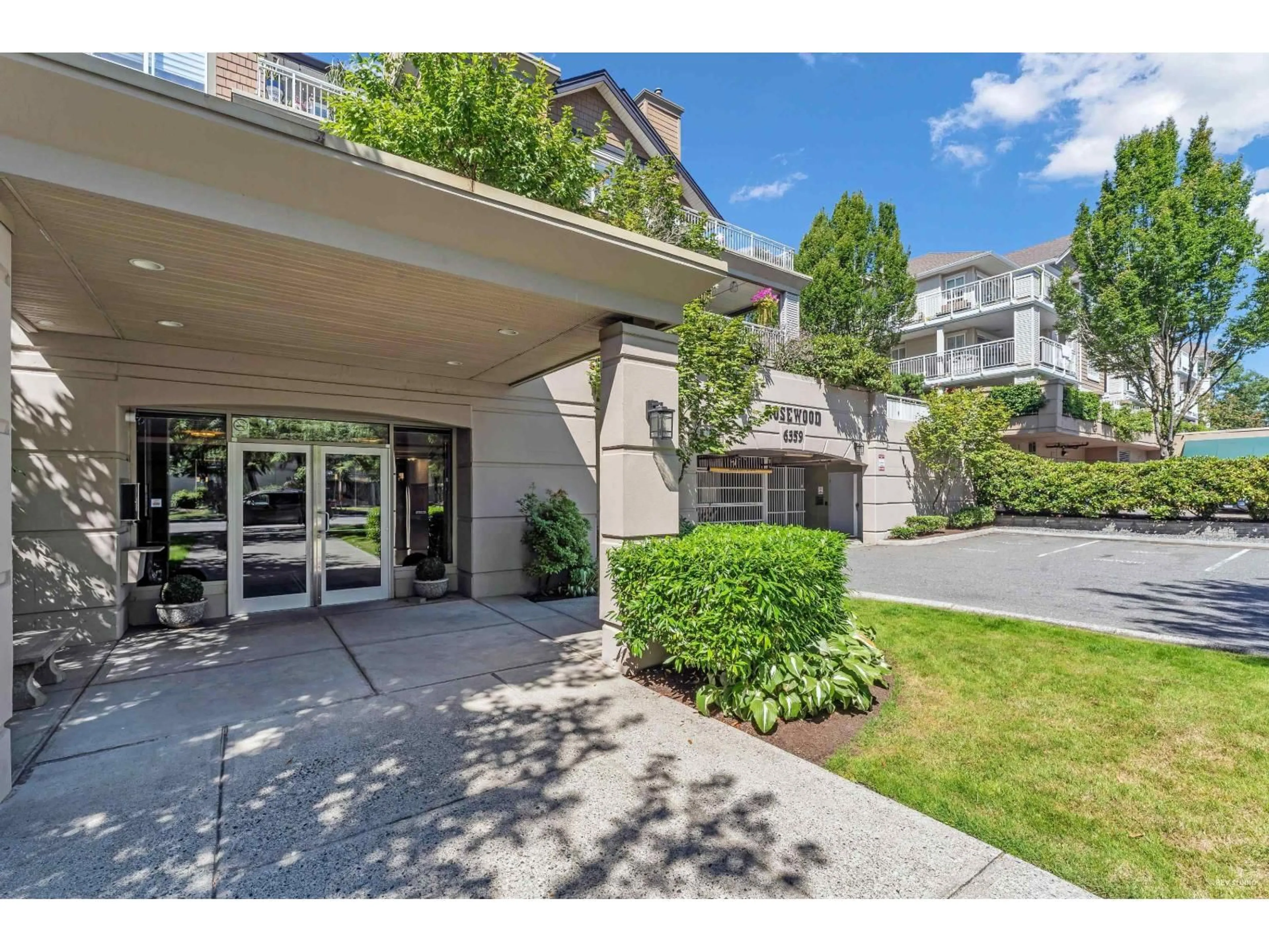 Indoor foyer for 209 - 6359 198, Langley British Columbia V2Y2H3