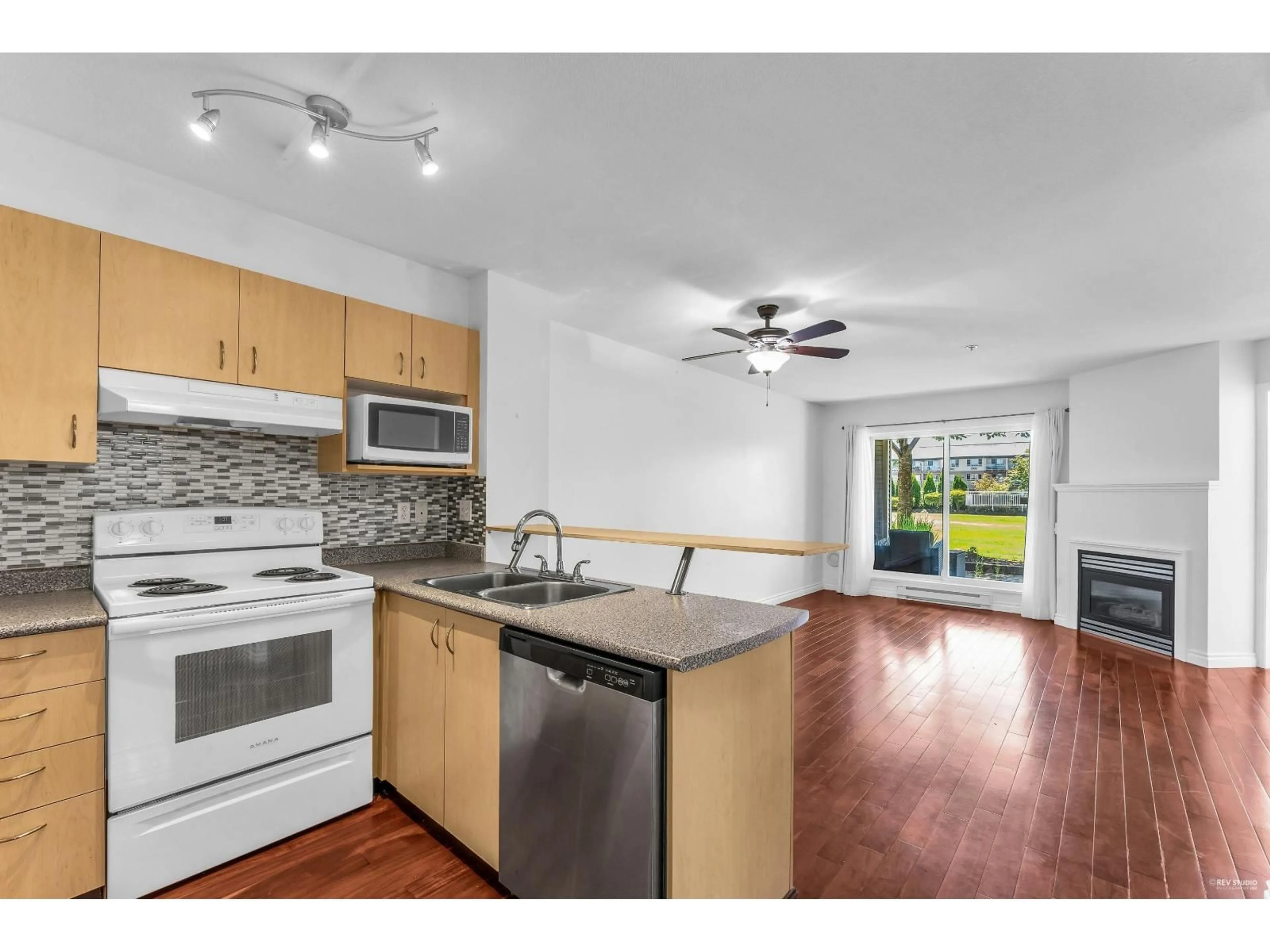 Open concept kitchen, unknown for 209 - 6359 198, Langley British Columbia V2Y2H3