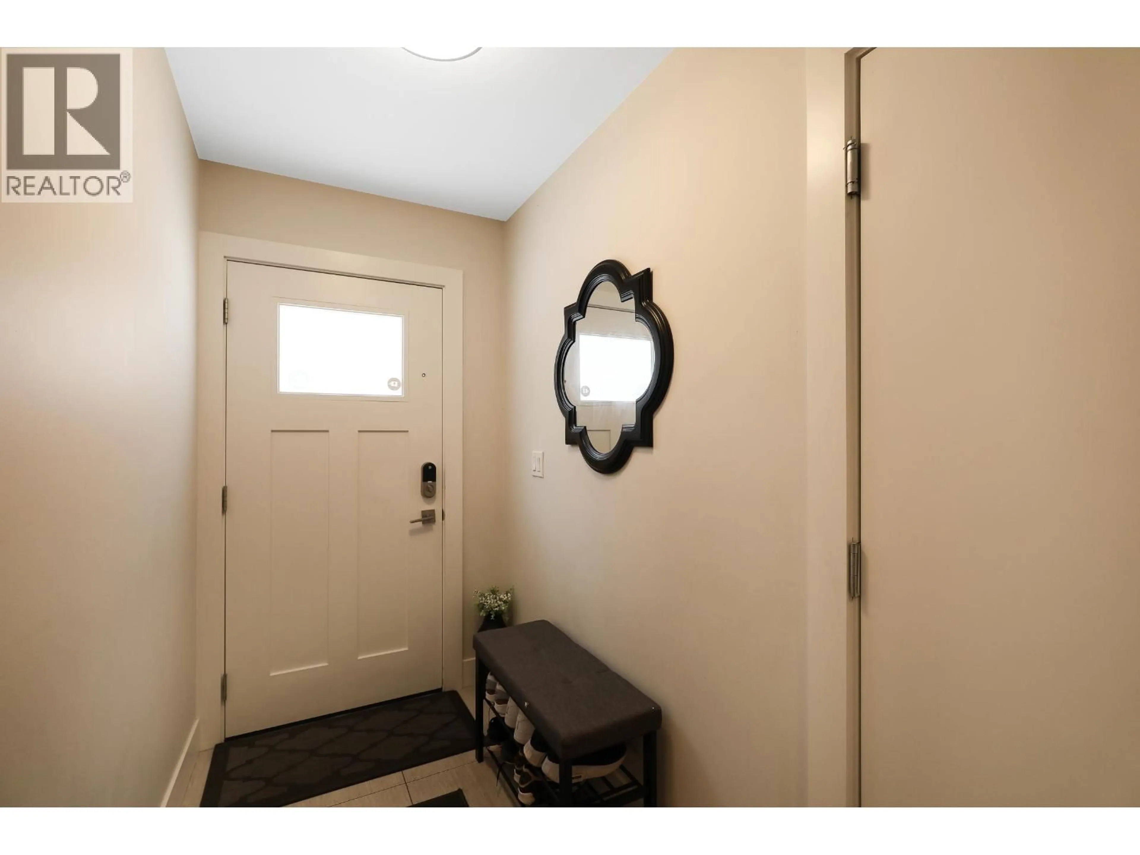 Indoor entryway for 22 - 843 EWEN AVENUE, New Westminster British Columbia V3M0K6