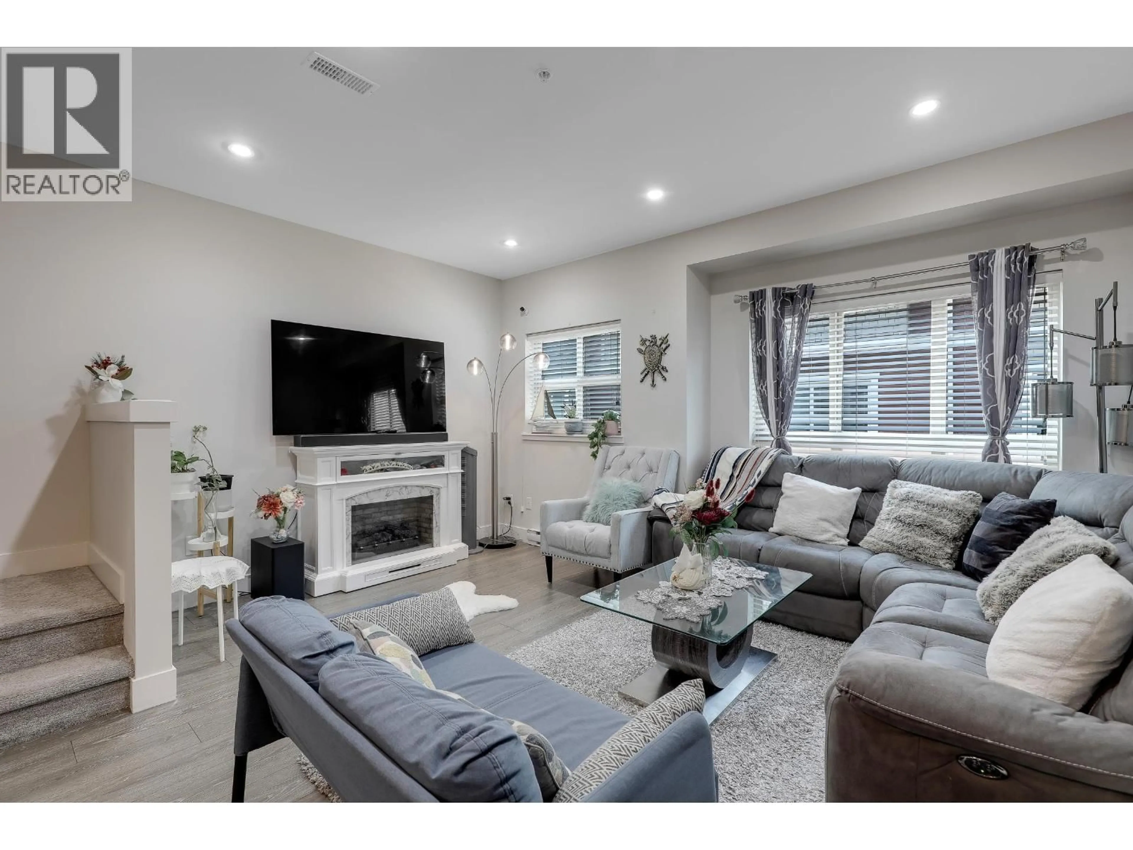 Living room with furniture, unknown for 22 - 843 EWEN AVENUE, New Westminster British Columbia V3M0K6