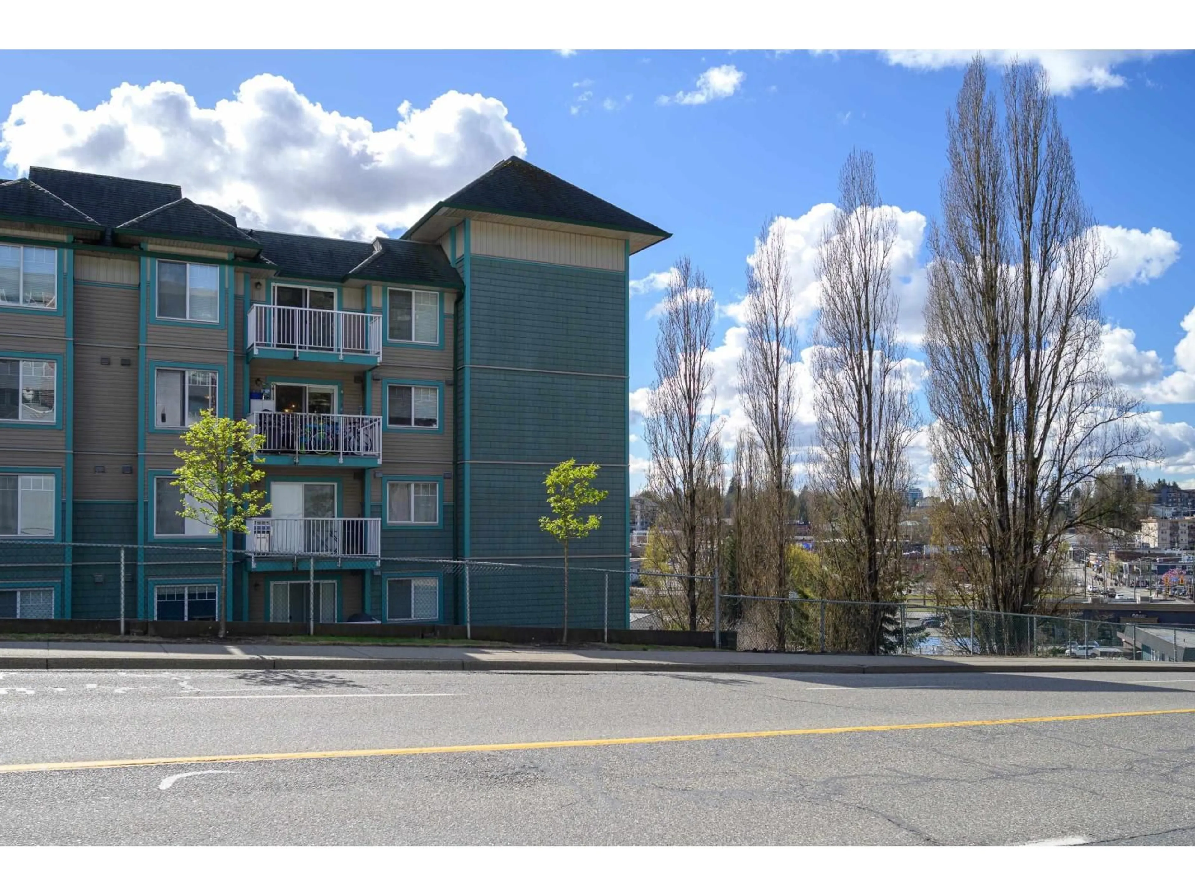 Patio, water/lake/river/ocean view for 312 - 33960 OLD YALE, Abbotsford British Columbia V2S2J9