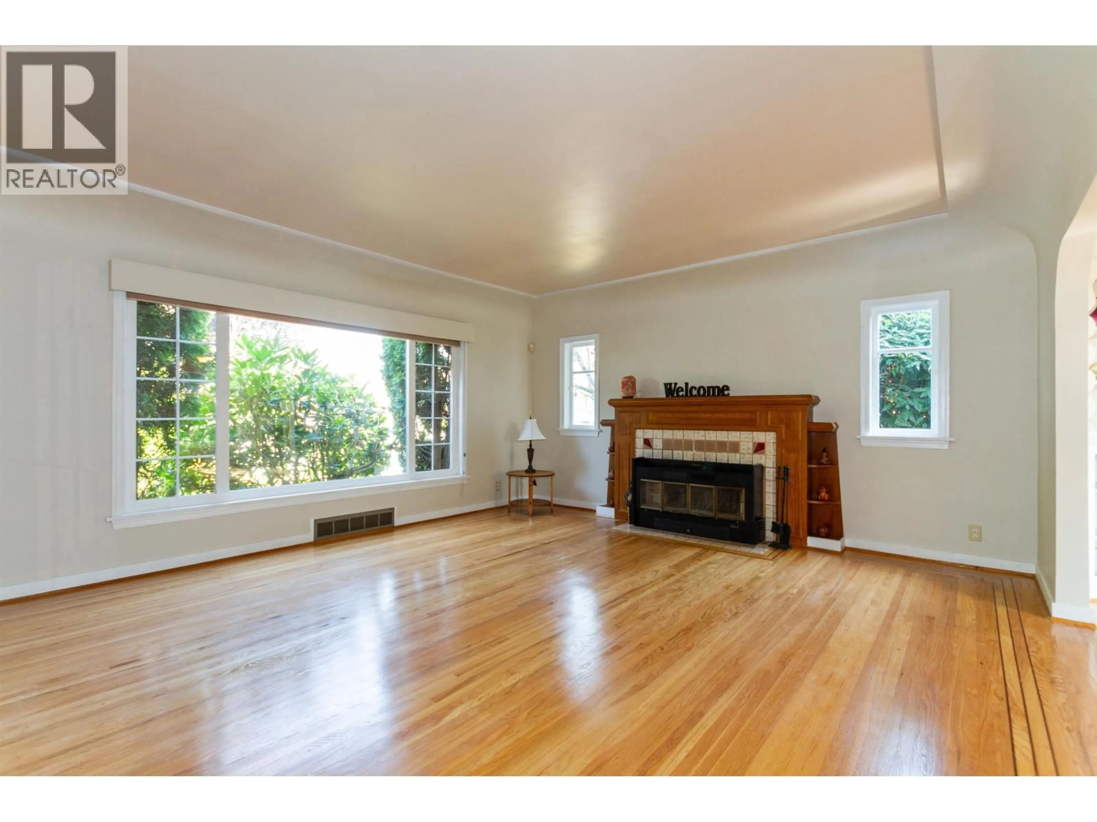 A pic of a room for 1602 TENTH AVENUE, New Westminster British Columbia V3M3J3