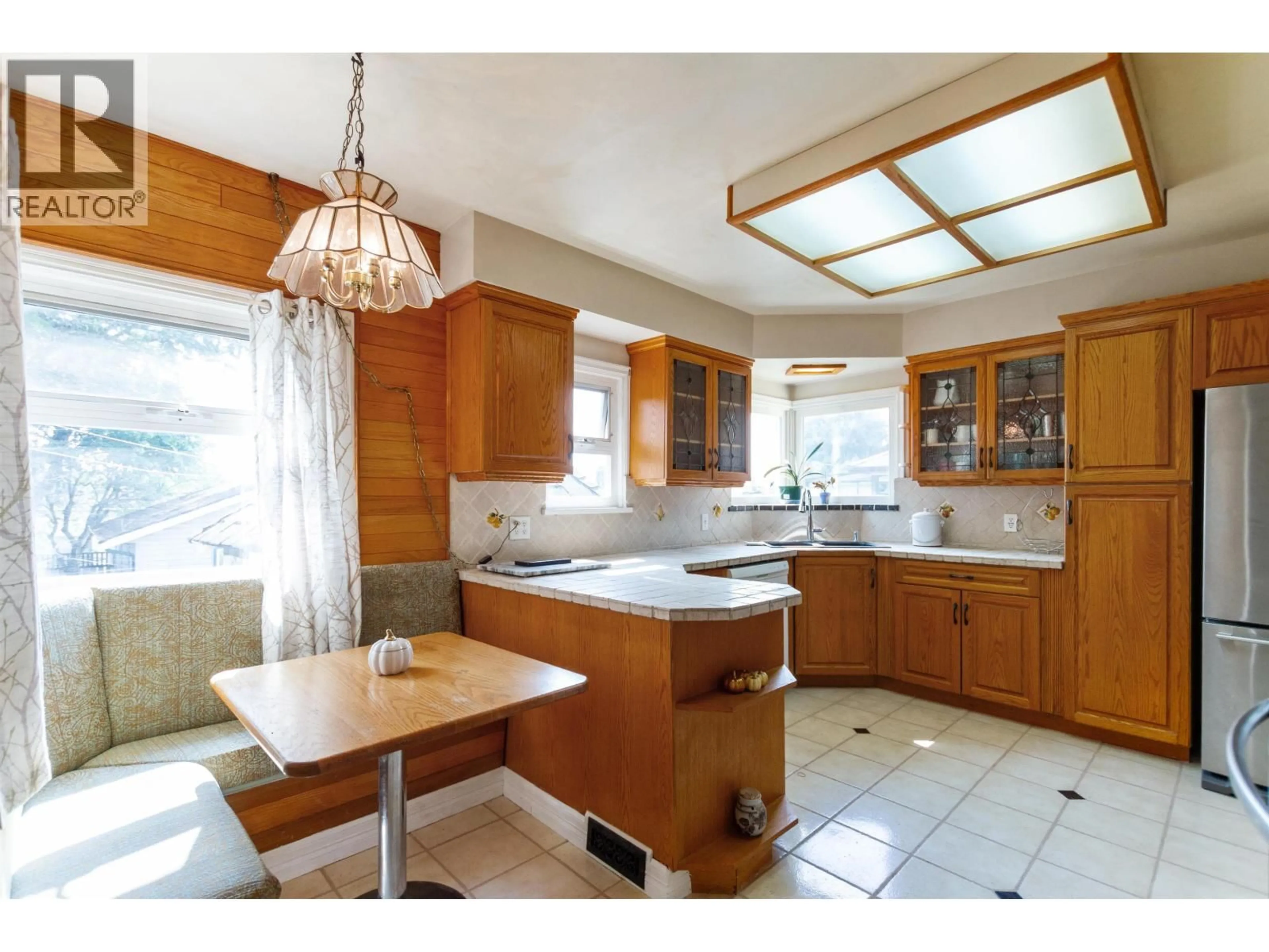 Open concept kitchen, unknown for 1602 TENTH AVENUE, New Westminster British Columbia V3M3J3