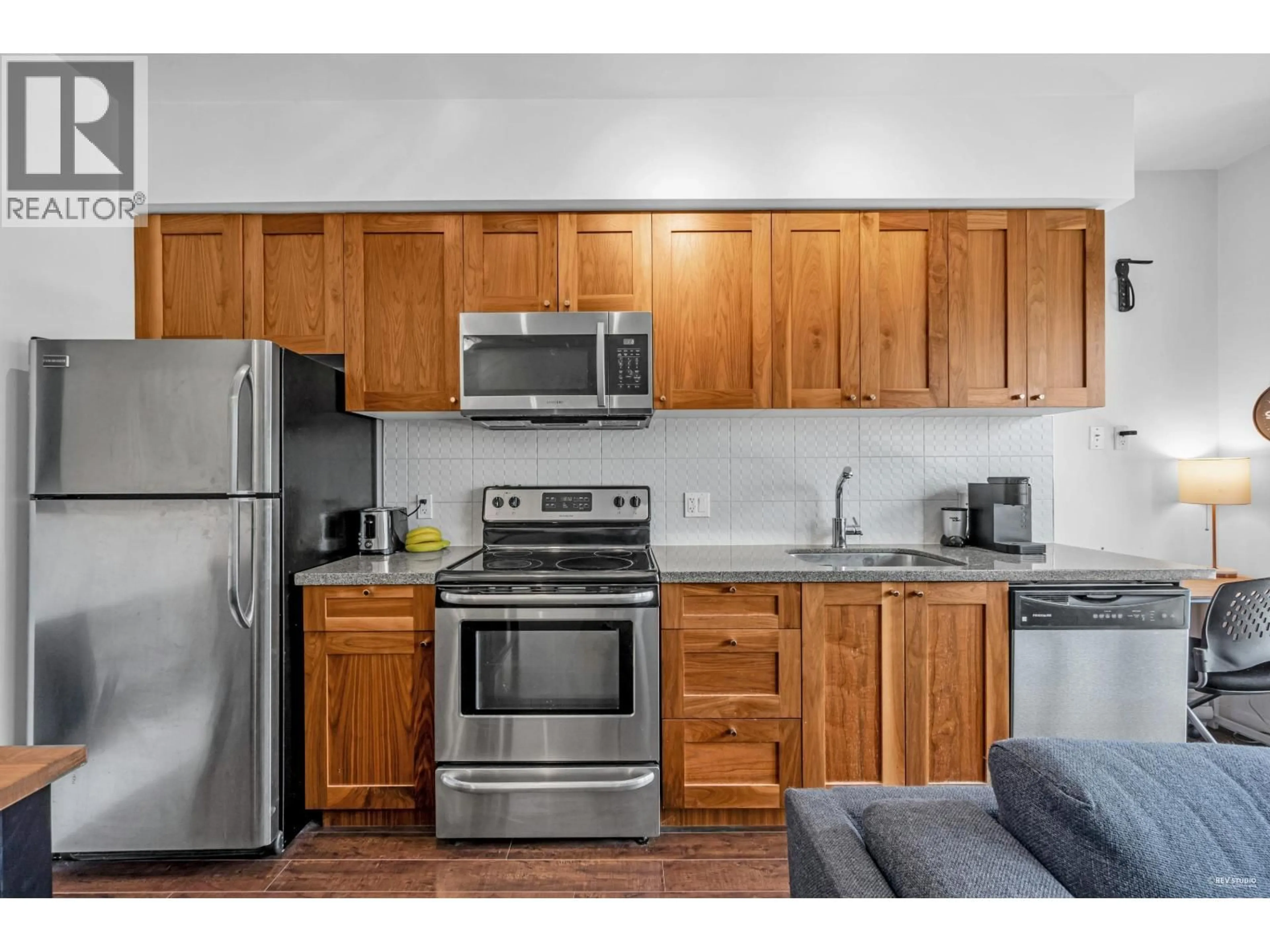 Standard kitchen, wood/laminate floor for 401 - 37841 CLEVELAND AVENUE, Squamish British Columbia V8B0S8