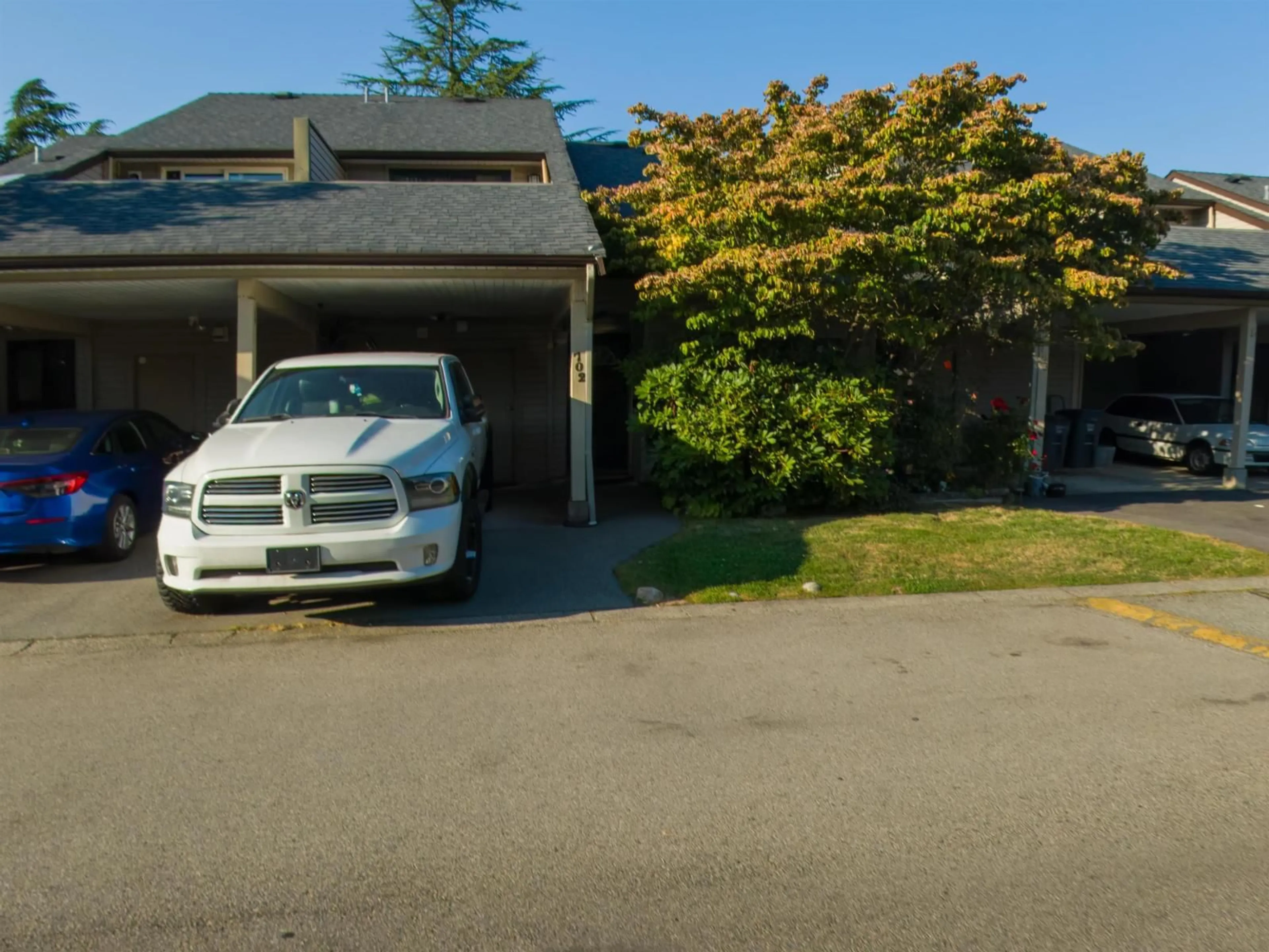 A pic from outside/outdoor area/front of a property/back of a property/a pic from drone, street for 702 - 9270 122, Surrey British Columbia V3V4L5