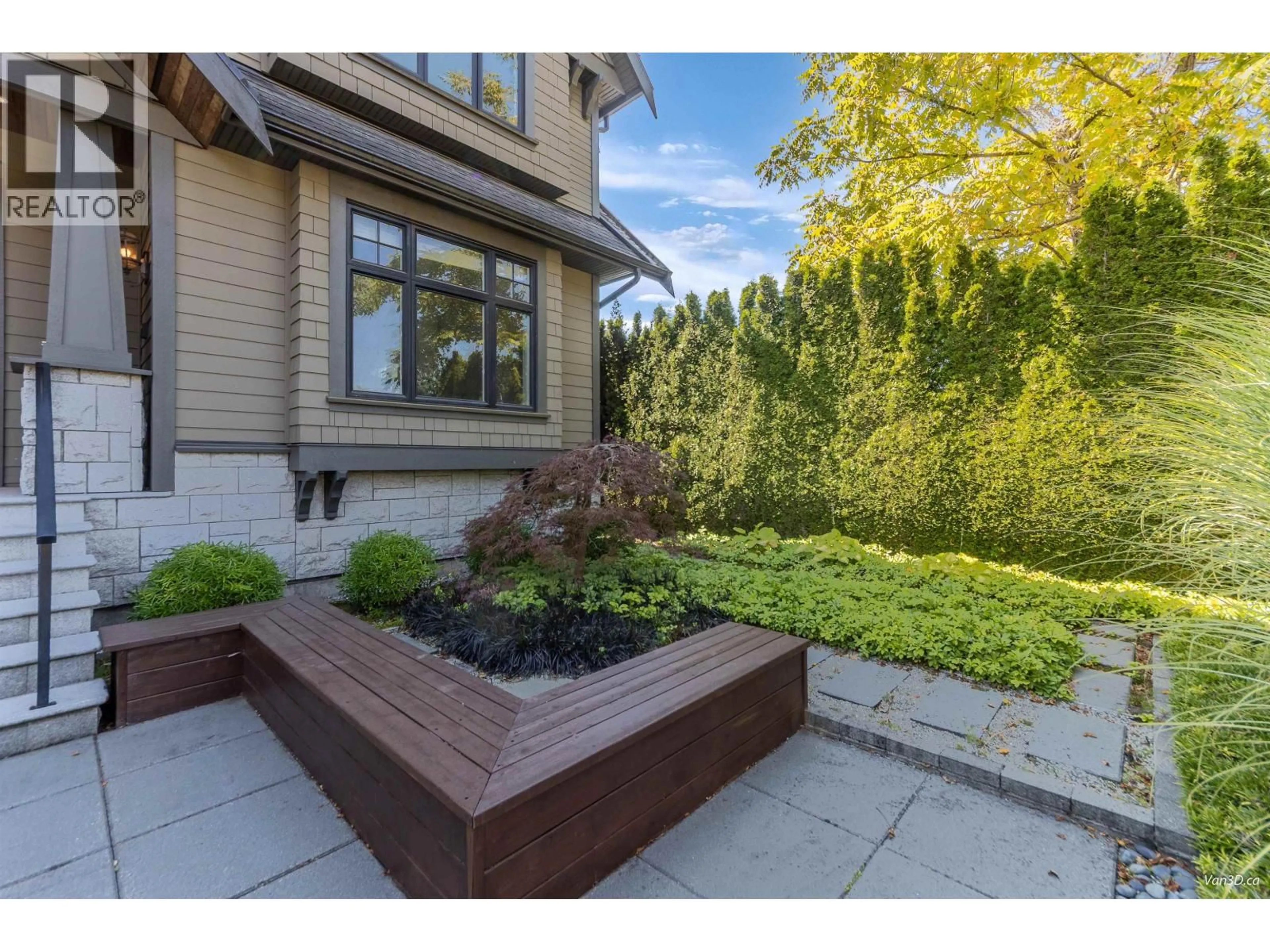 Patio, street for 4698 11TH AVENUE, Vancouver British Columbia V6R2M7