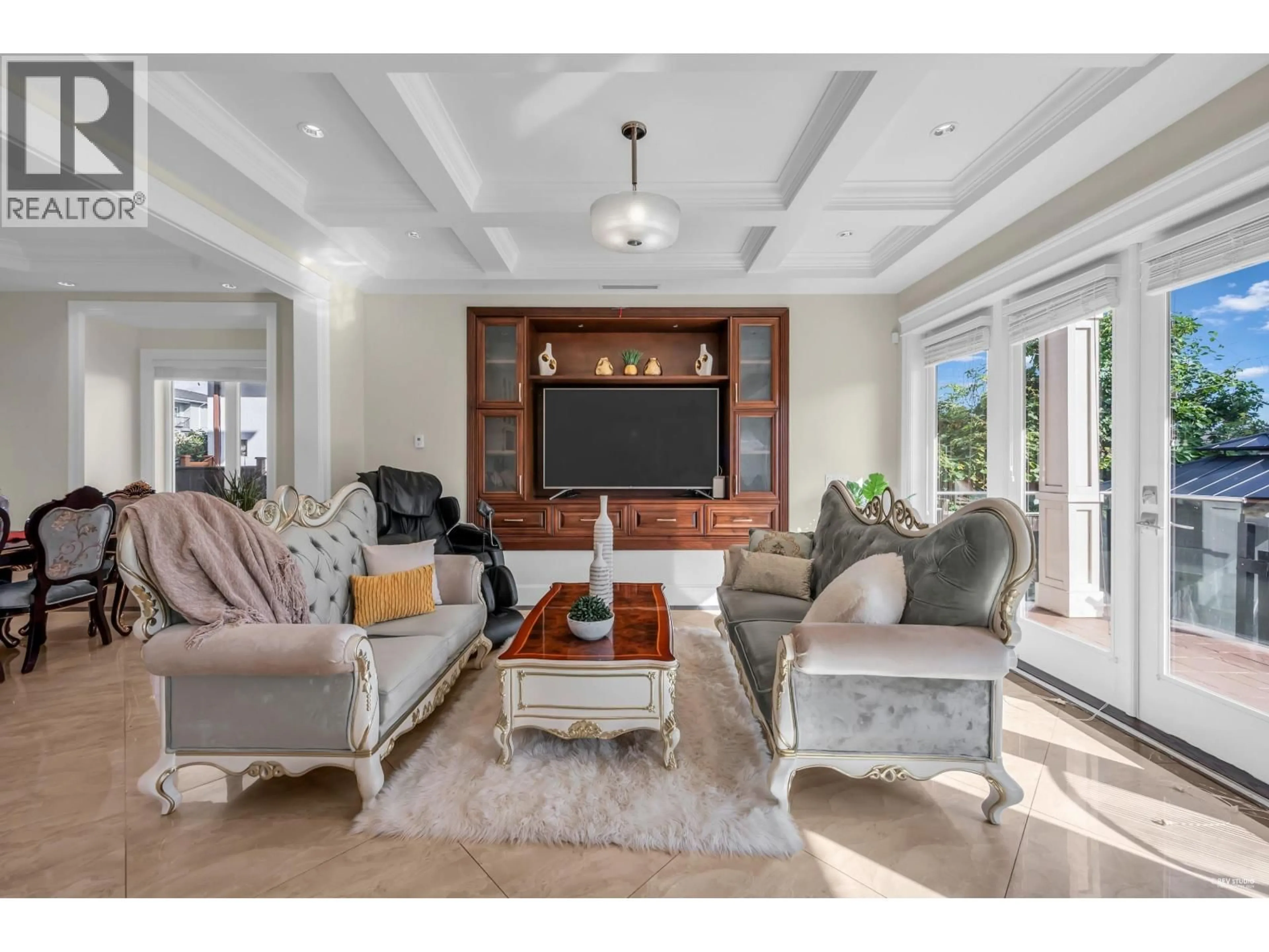 Living room with furniture, ceramic/tile floor for 6680 WINCH STREET, Burnaby British Columbia V5B2L6