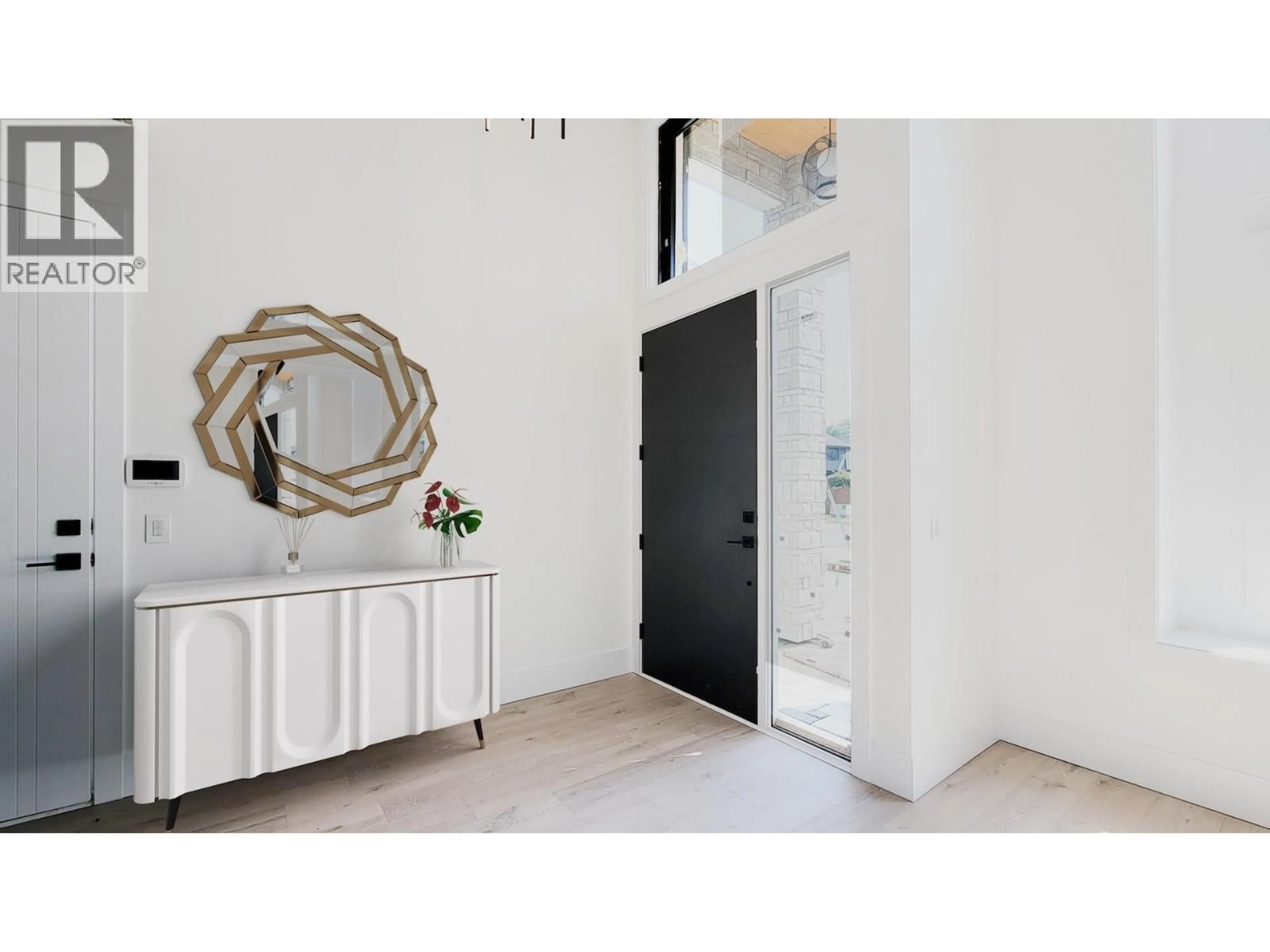 Indoor entryway for 6079 44A AVENUE, Delta British Columbia V4K4C8