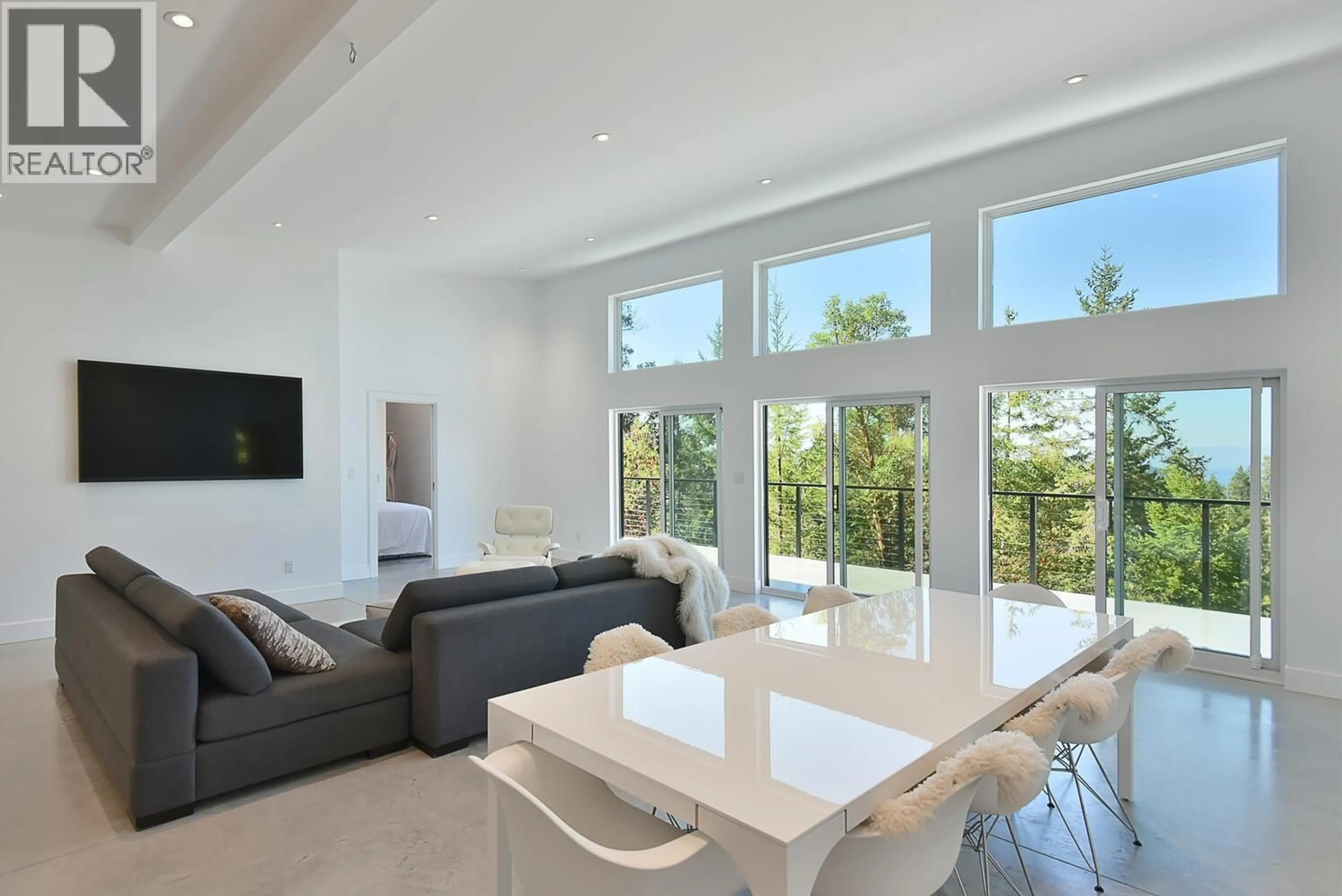 Living room with furniture, unknown for 10632 WOOD BAY RIDGE ROAD, Halfmoon Bay British Columbia V7Z1B8