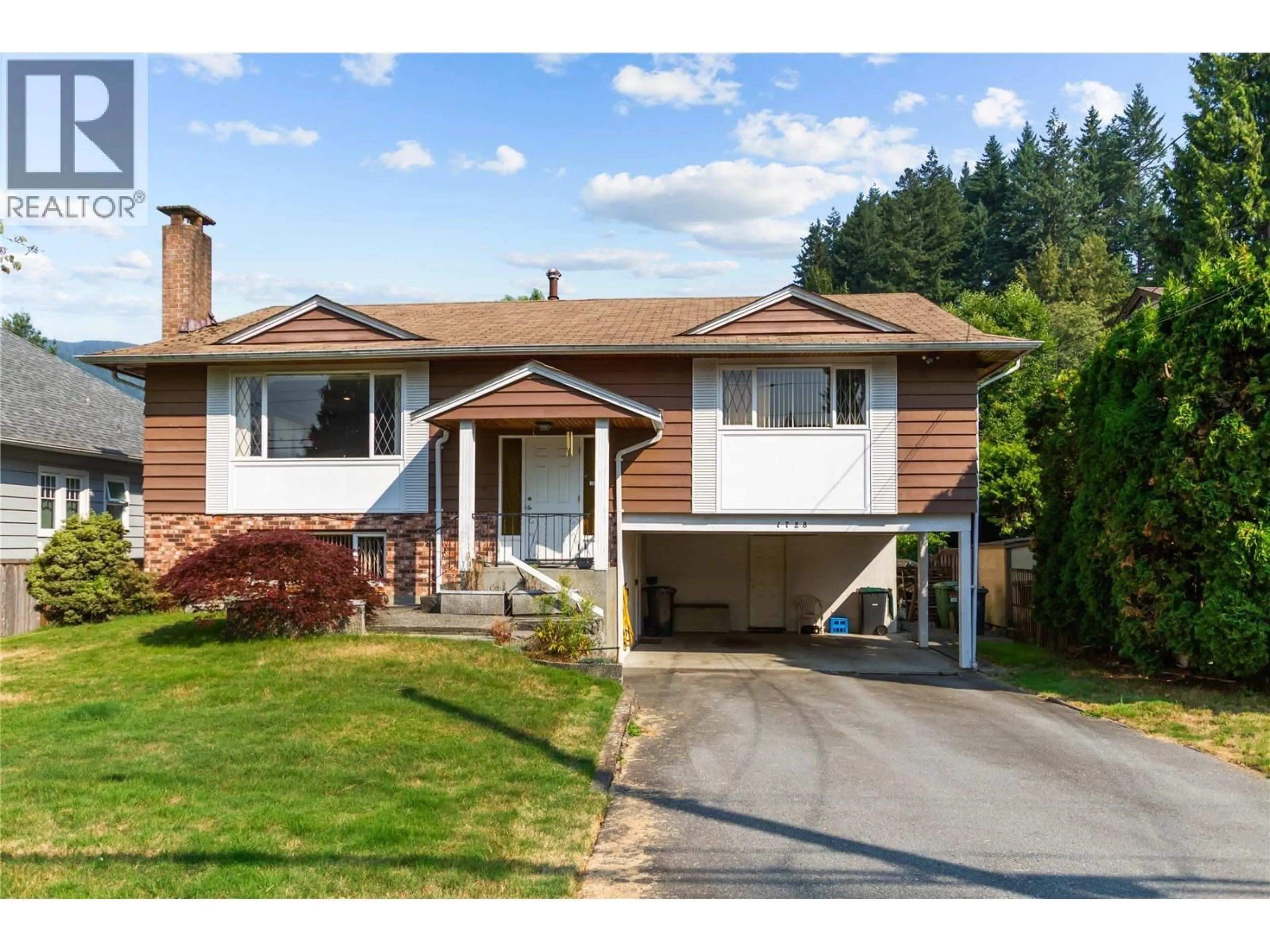 Home with vinyl exterior material, street for 1728 WESTOVER ROAD, North Vancouver British Columbia V7J1X6
