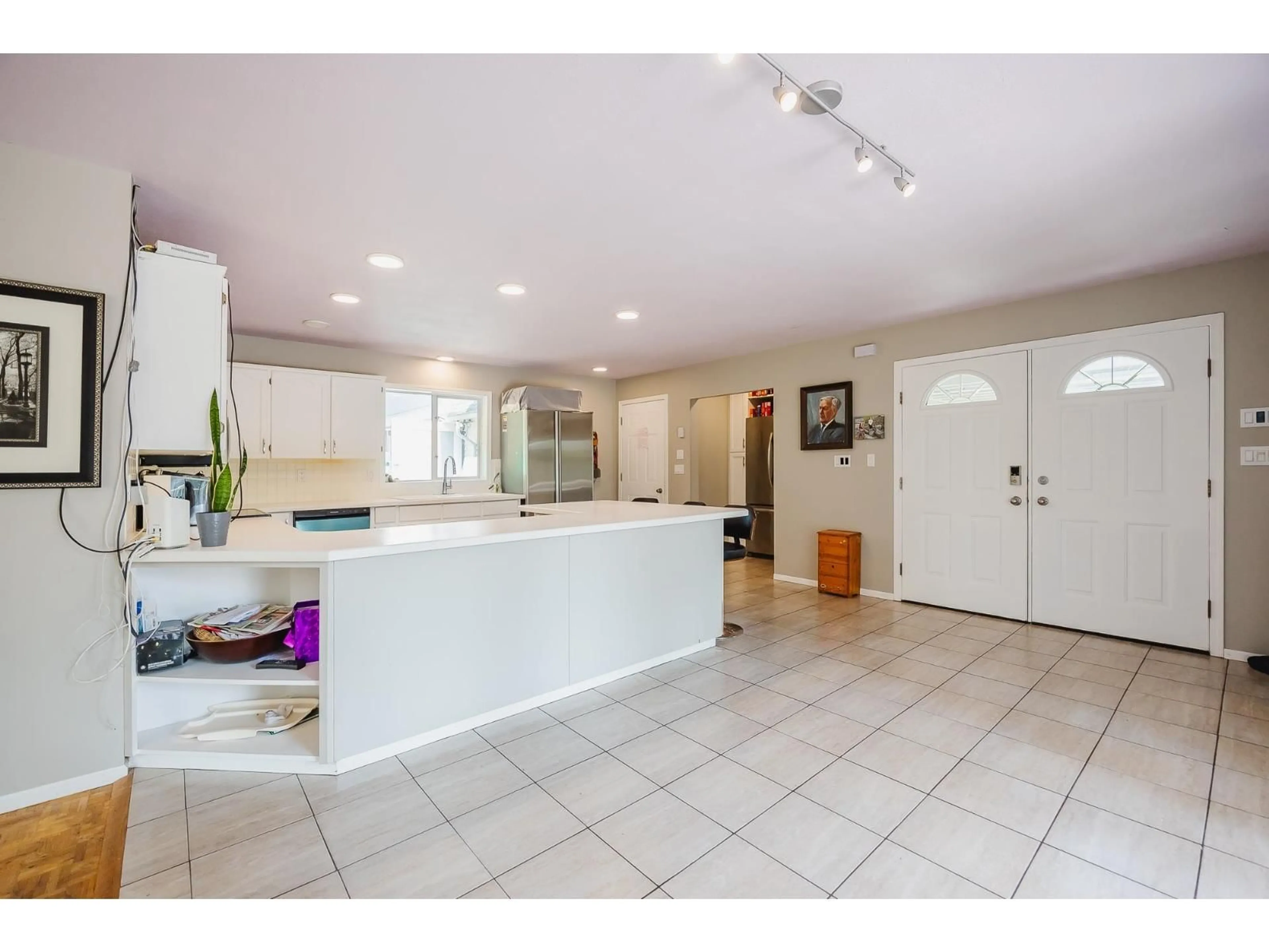Open concept kitchen, ceramic/tile floor for 11977 STAVE LAKE, Mission British Columbia V2V4J1