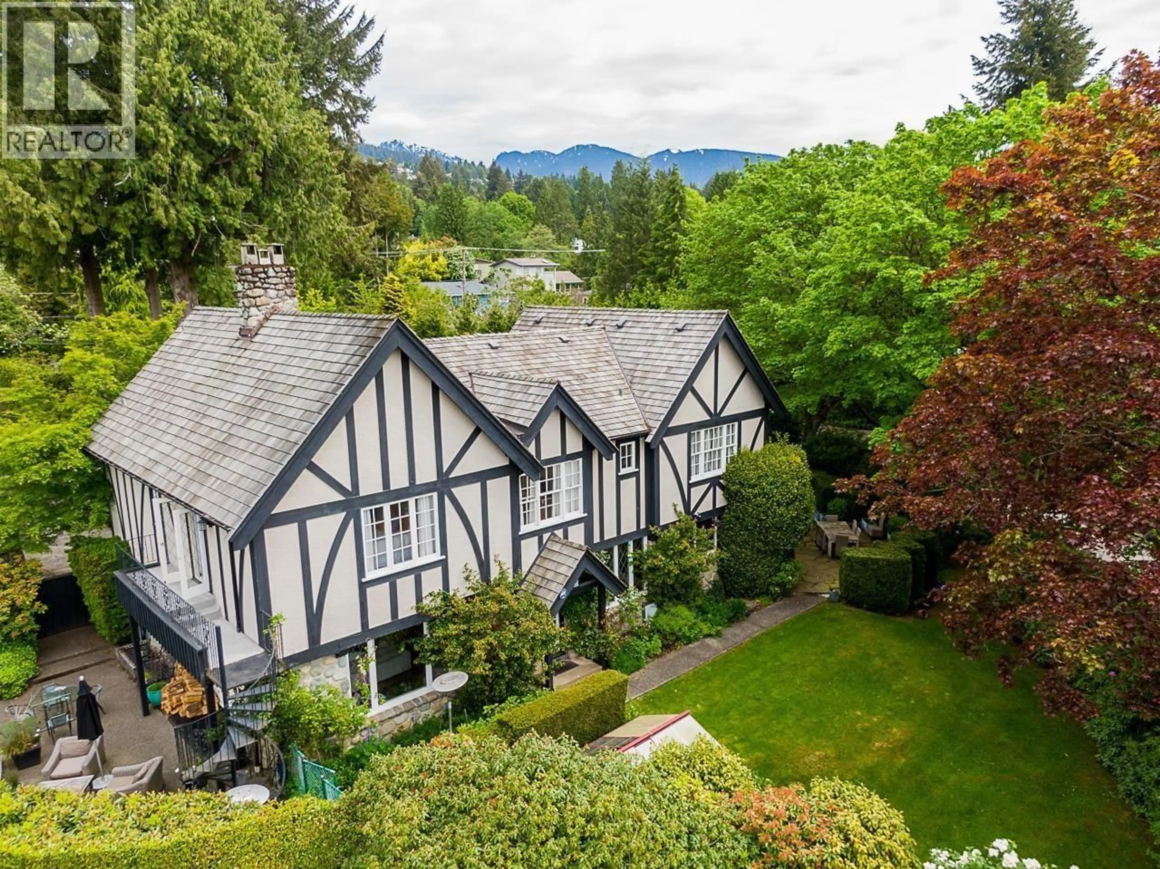 A pic from outside/outdoor area/front of a property/back of a property/a pic from drone, mountain view for 1850 MATHERS AVENUE, West Vancouver British Columbia V7V2G8