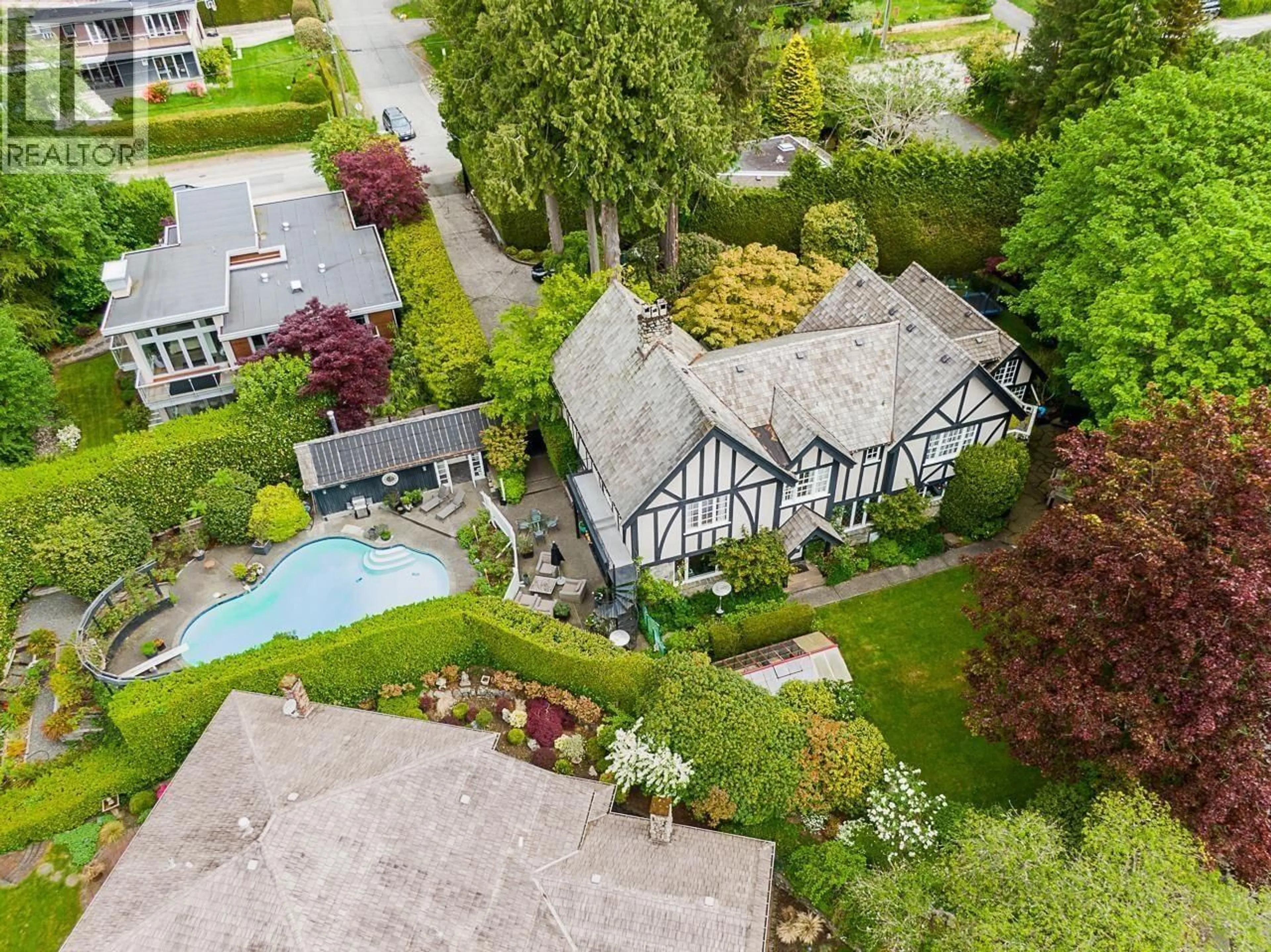 A pic from outside/outdoor area/front of a property/back of a property/a pic from drone, street for 1850 MATHERS AVENUE, West Vancouver British Columbia V7V2G8