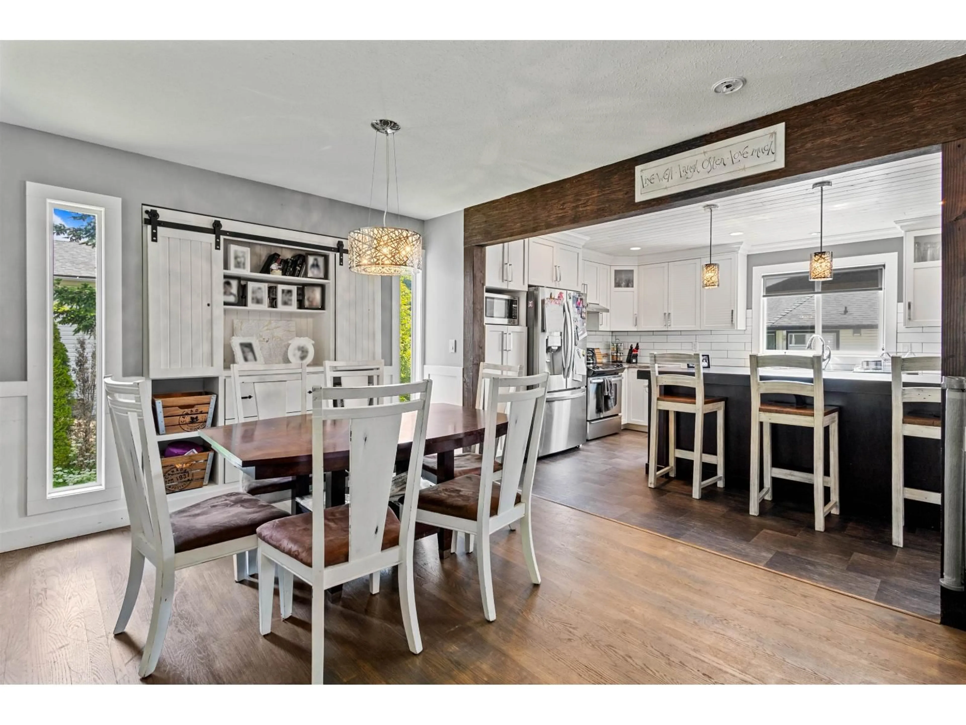 Open concept kitchen, unknown for 2300 MOUNTAIN, Abbotsford British Columbia V3G1E6