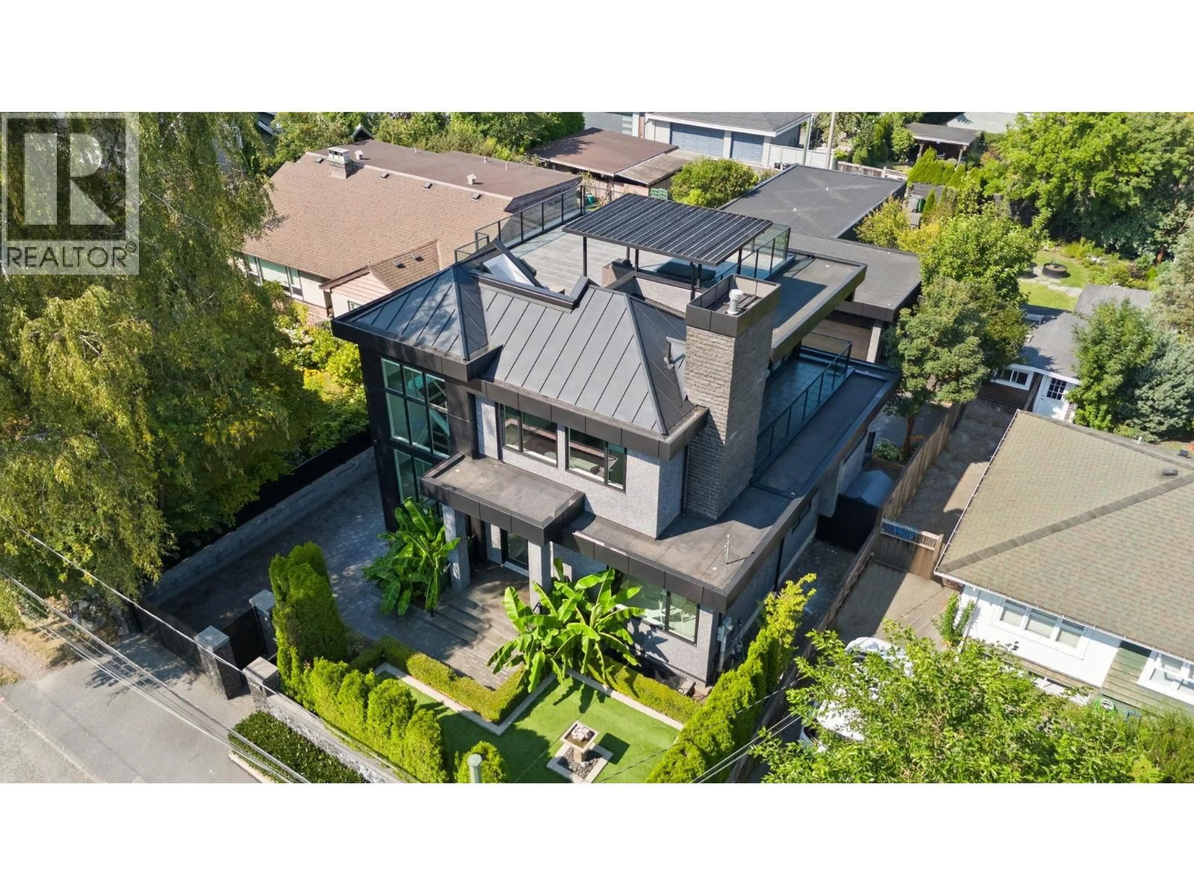 A pic from outside/outdoor area/front of a property/back of a property/a pic from drone, street for 4623 4TH AVENUE, Vancouver British Columbia V6R1R6