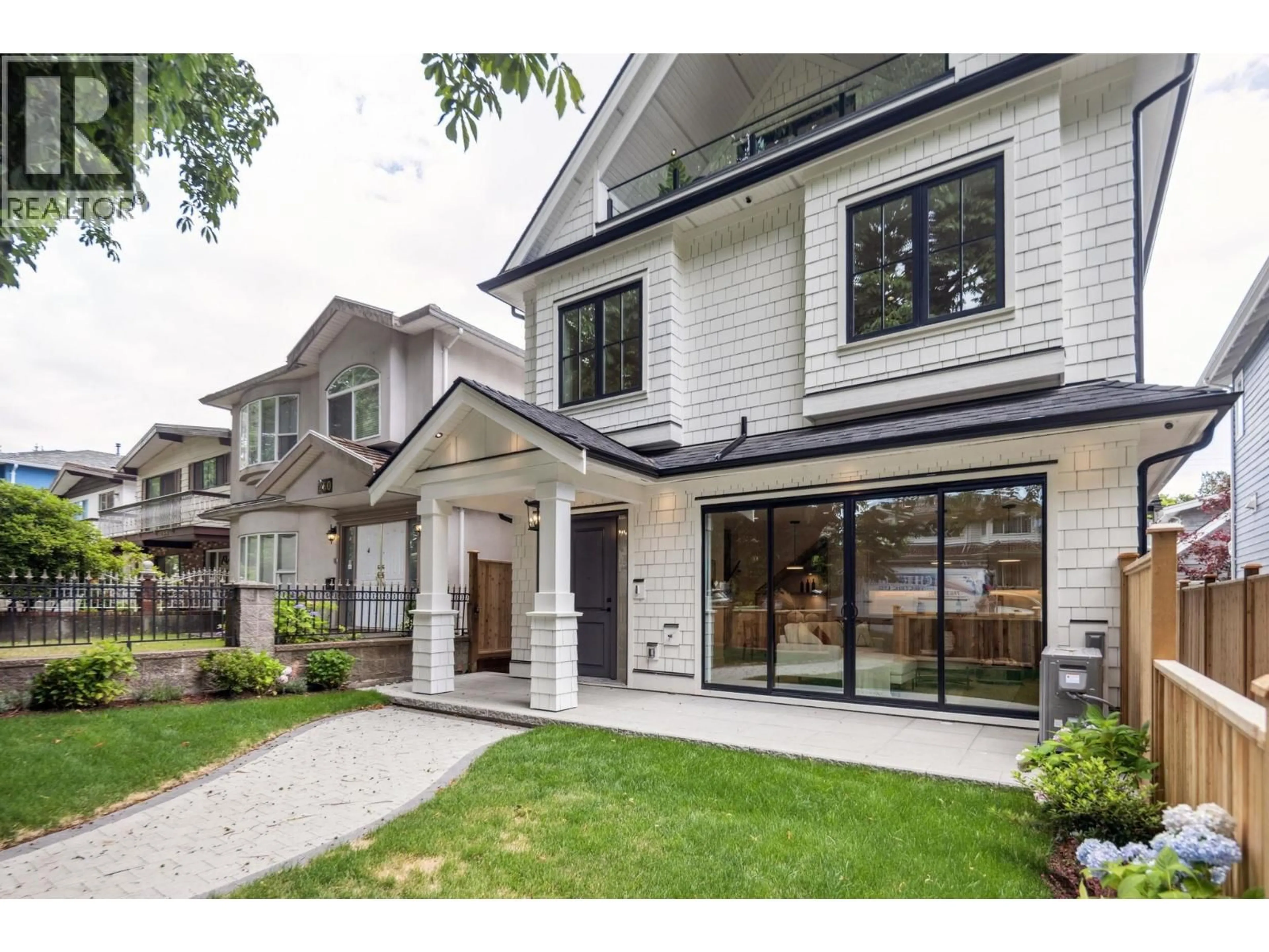 Home with brick exterior material, street for 1 - 250 39TH AVENUE, Vancouver British Columbia V5W1K2