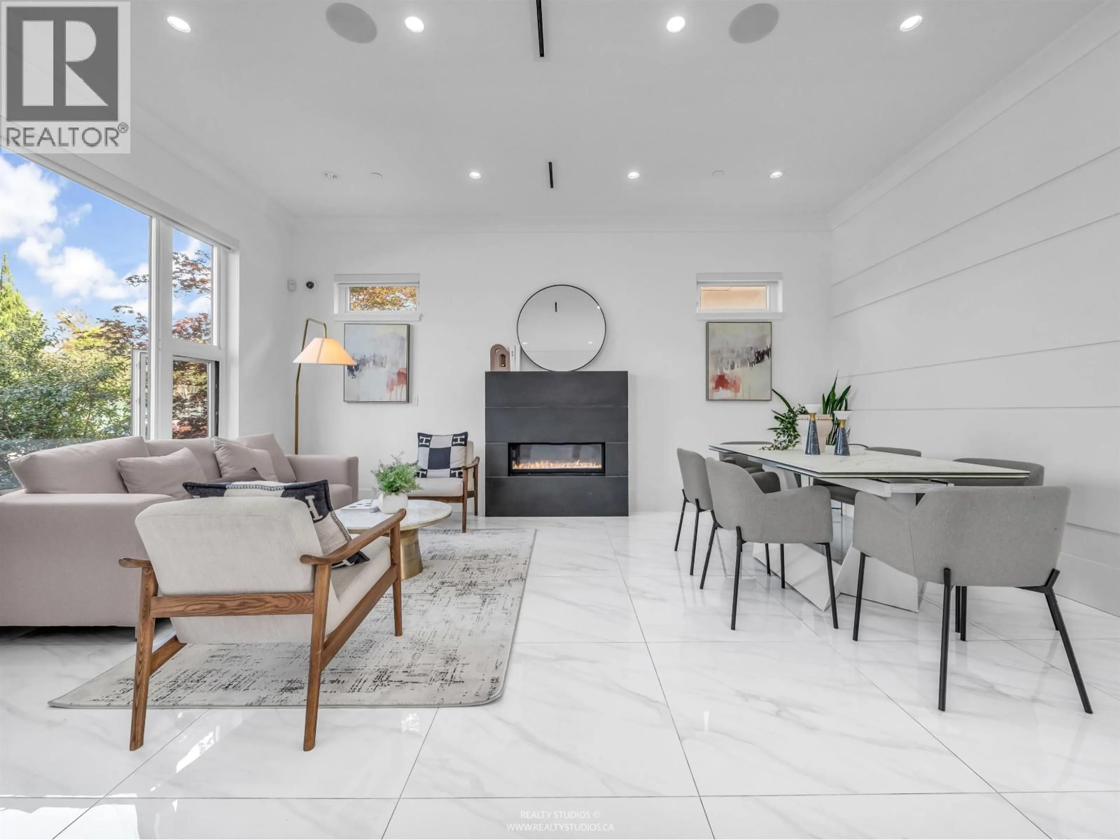Living room with furniture, ceramic/tile floor for 90 27TH AVENUE, Vancouver British Columbia V5Y2K3