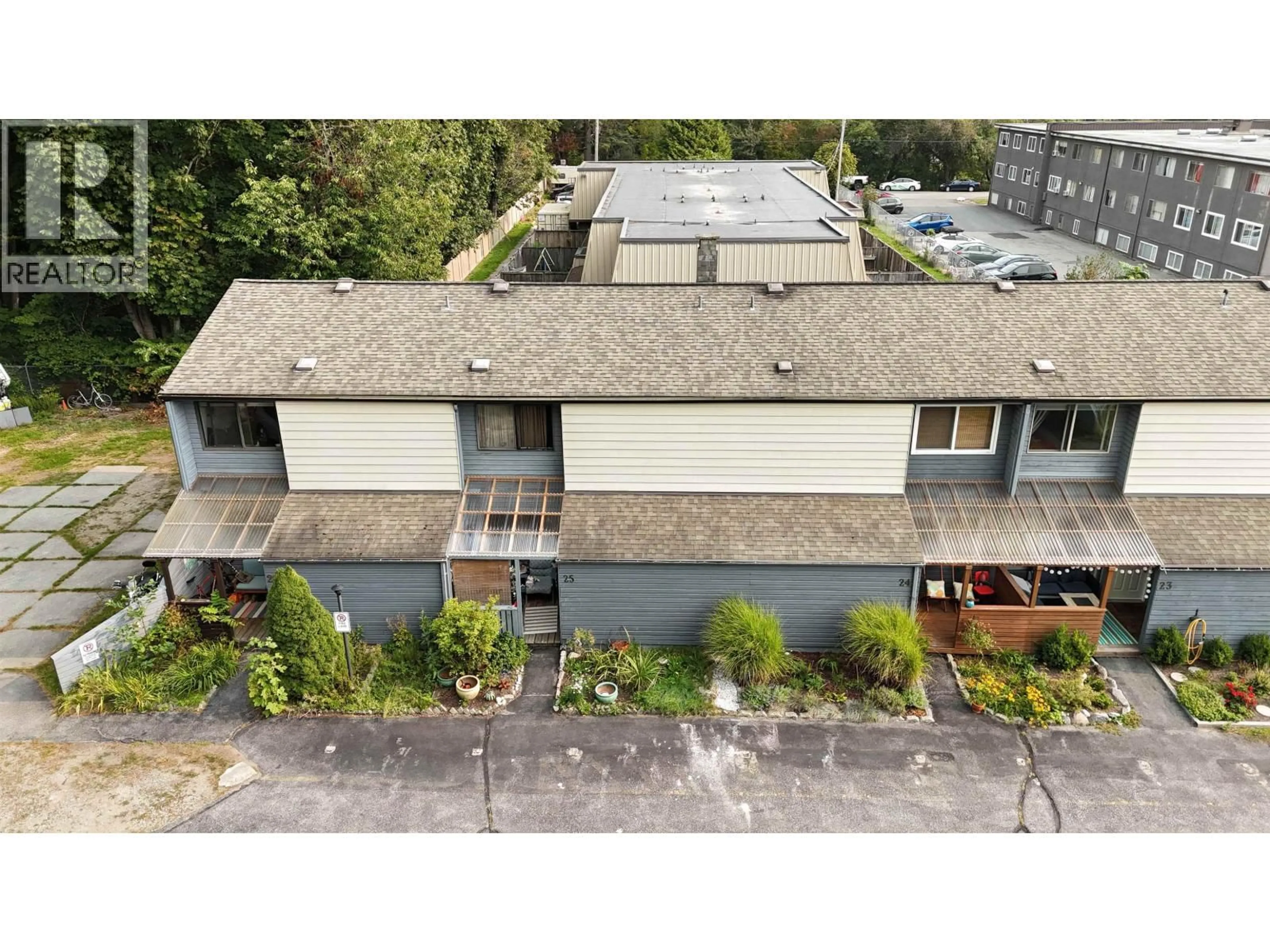 A pic from outside/outdoor area/front of a property/back of a property/a pic from drone, unknown for 25 - 38455 WILSON CRESCENT, Squamish British Columbia V8B0A9