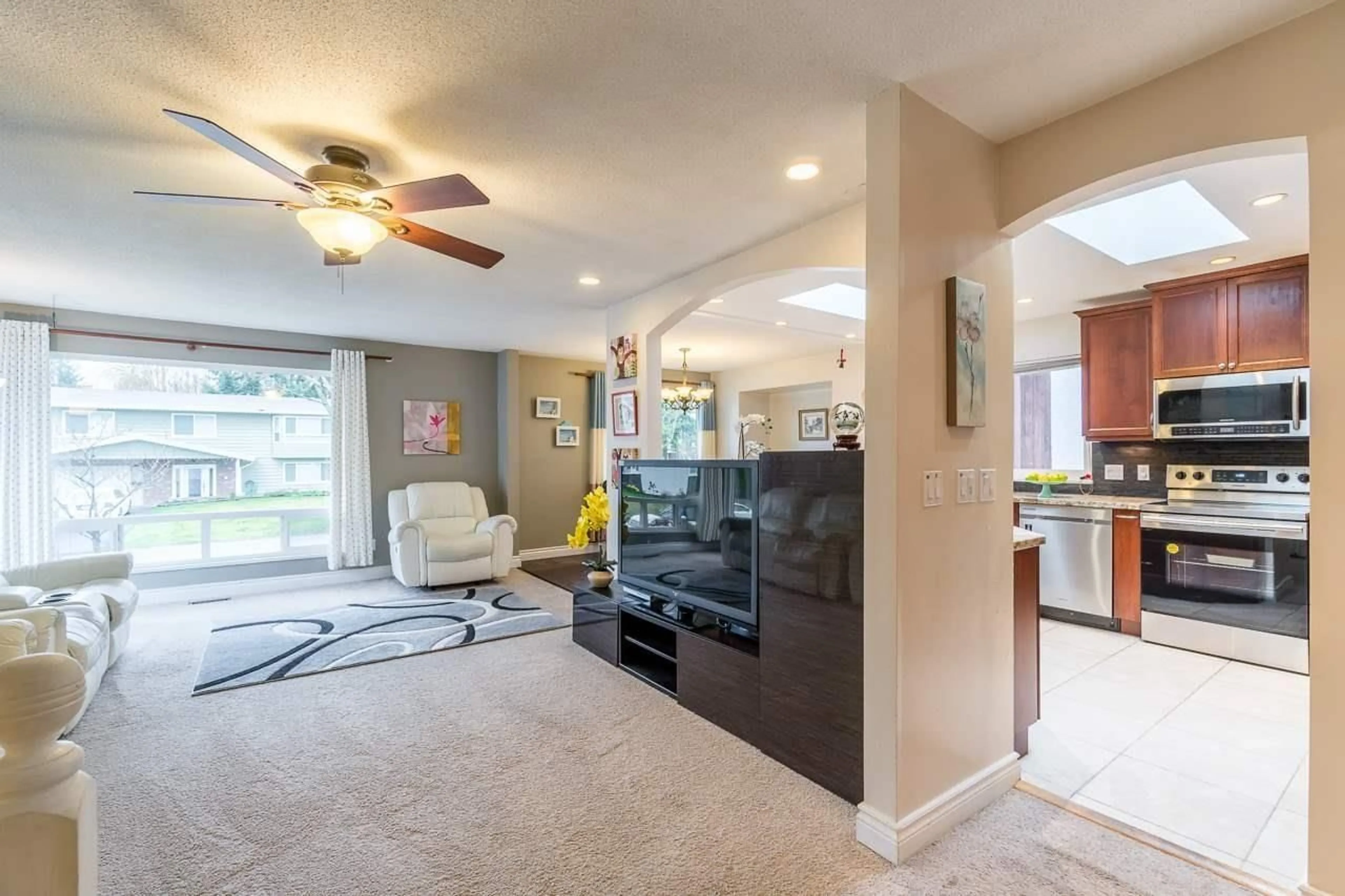 Living room with furniture, unknown for 14928 93A, Surrey British Columbia V3R7A9