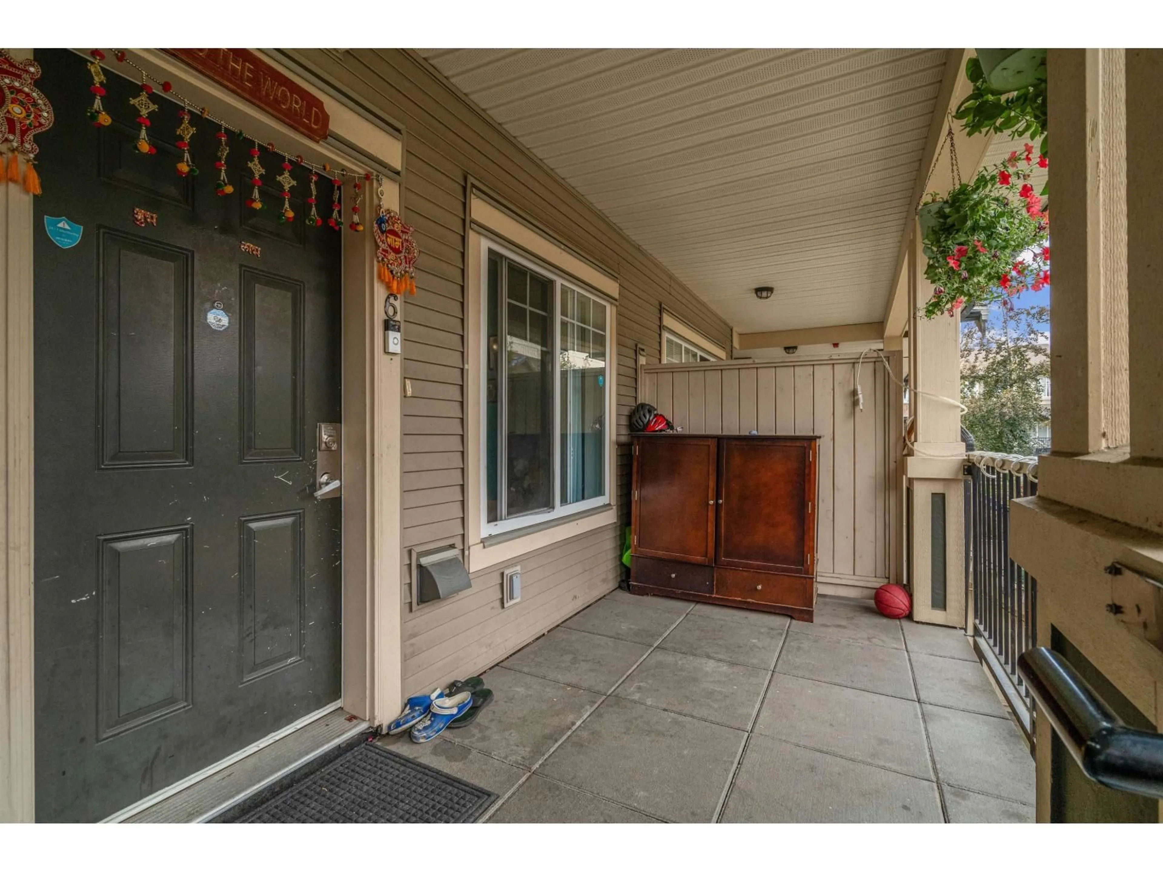 Indoor entryway for 216 - 13958 108, Surrey British Columbia V3T0B4