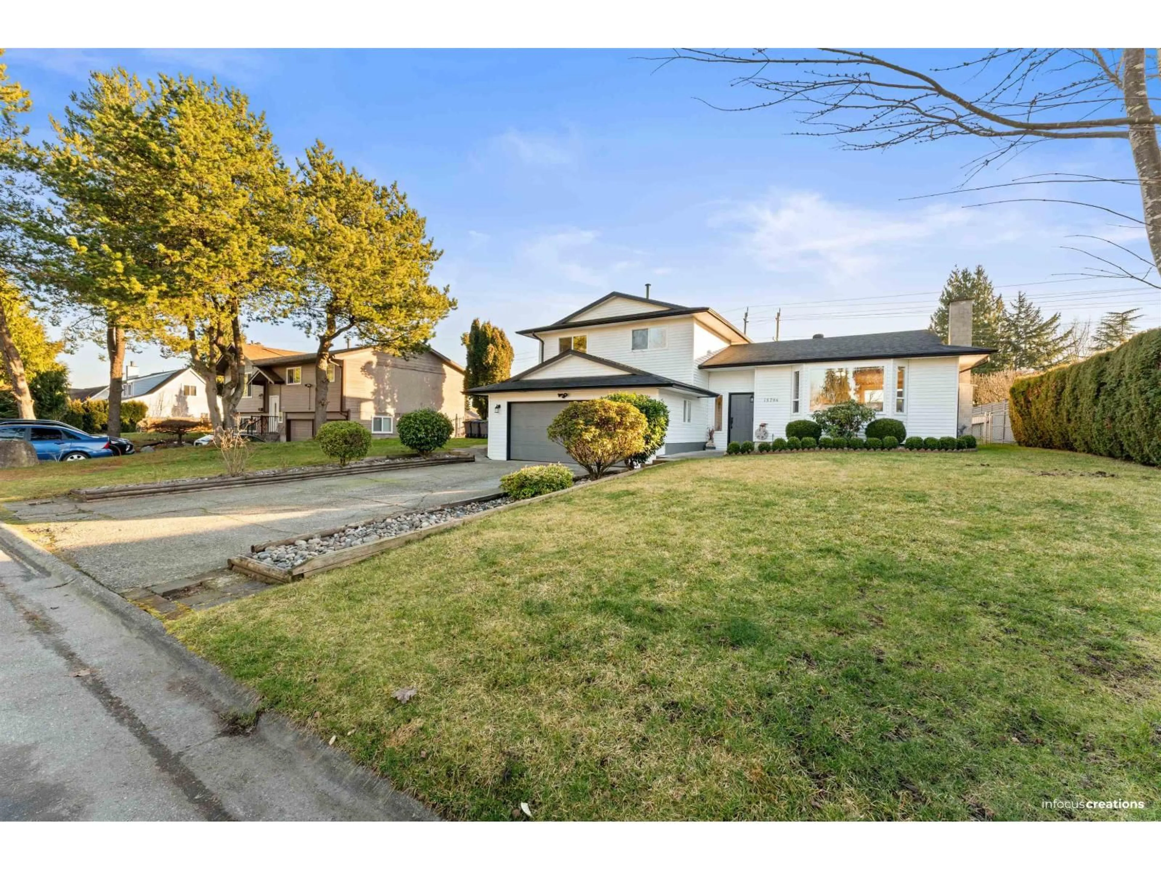 A pic from outside/outdoor area/front of a property/back of a property/a pic from drone, street for 15796 95A, Surrey British Columbia V4N2L4