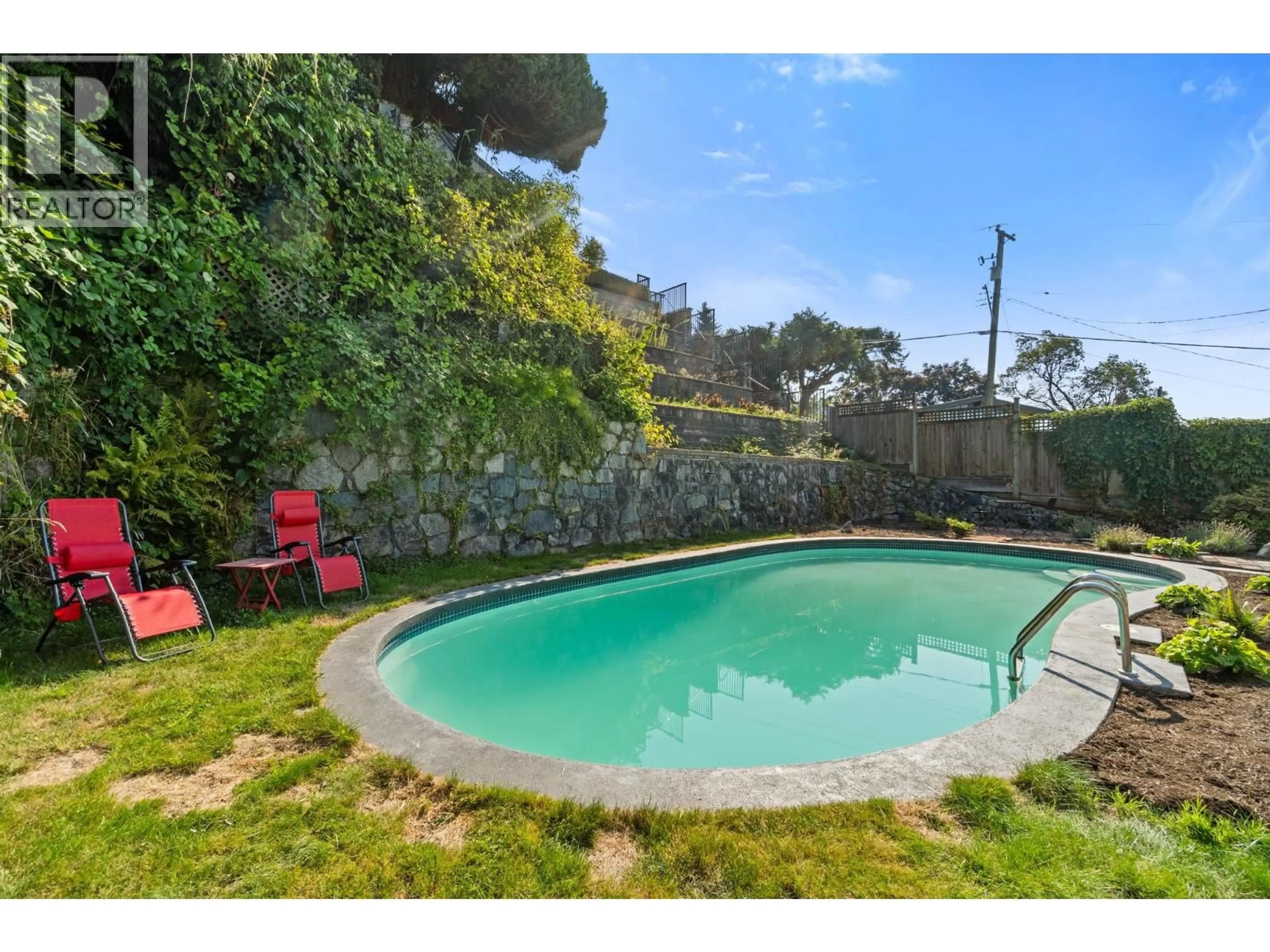 Pool for 442 MONTERAY AVENUE, North Vancouver British Columbia V7N3G2