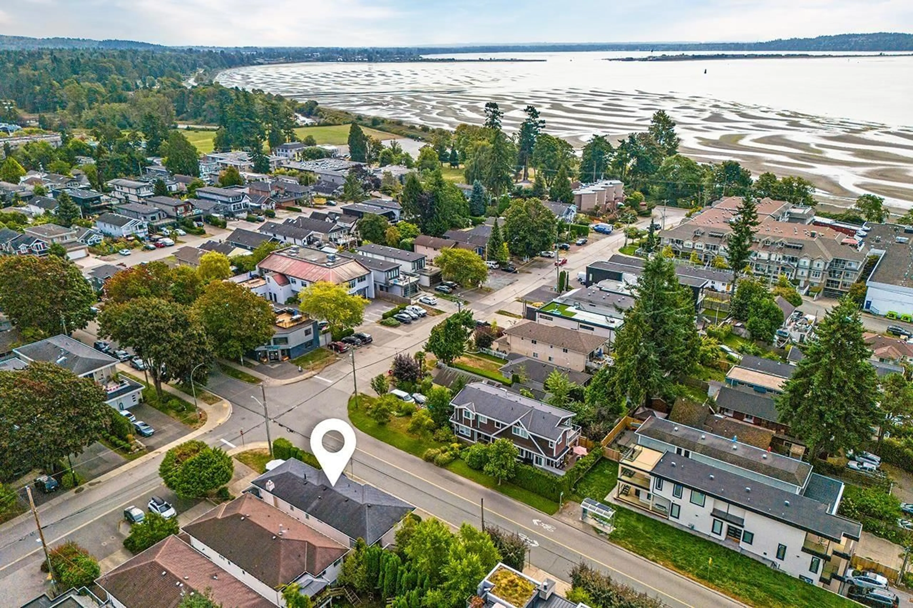 A pic from outside/outdoor area/front of a property/back of a property/a pic from drone, water/lake/river/ocean view for 907 MAPLE, White Rock British Columbia V4B4M4