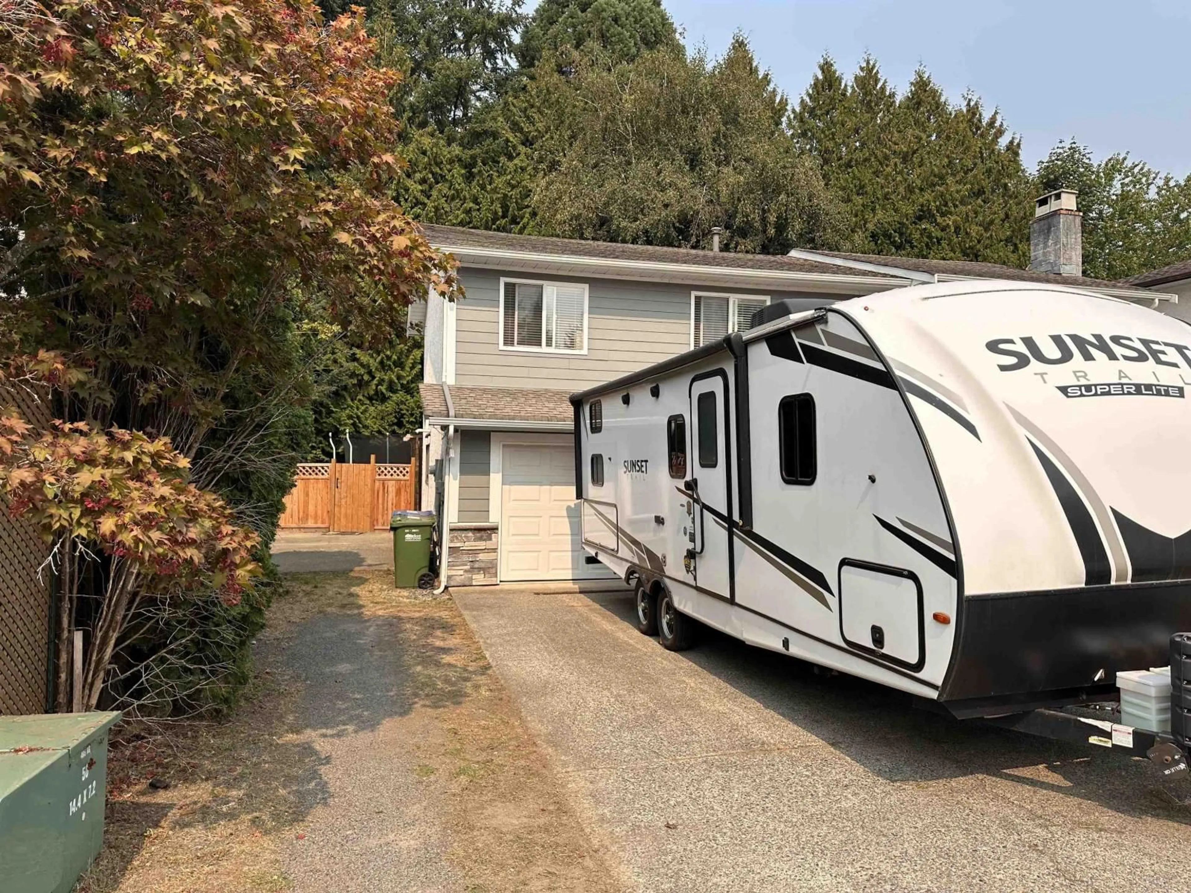 Home with vinyl exterior material, street for 3785 ROBSON, Abbotsford British Columbia V2S6E9