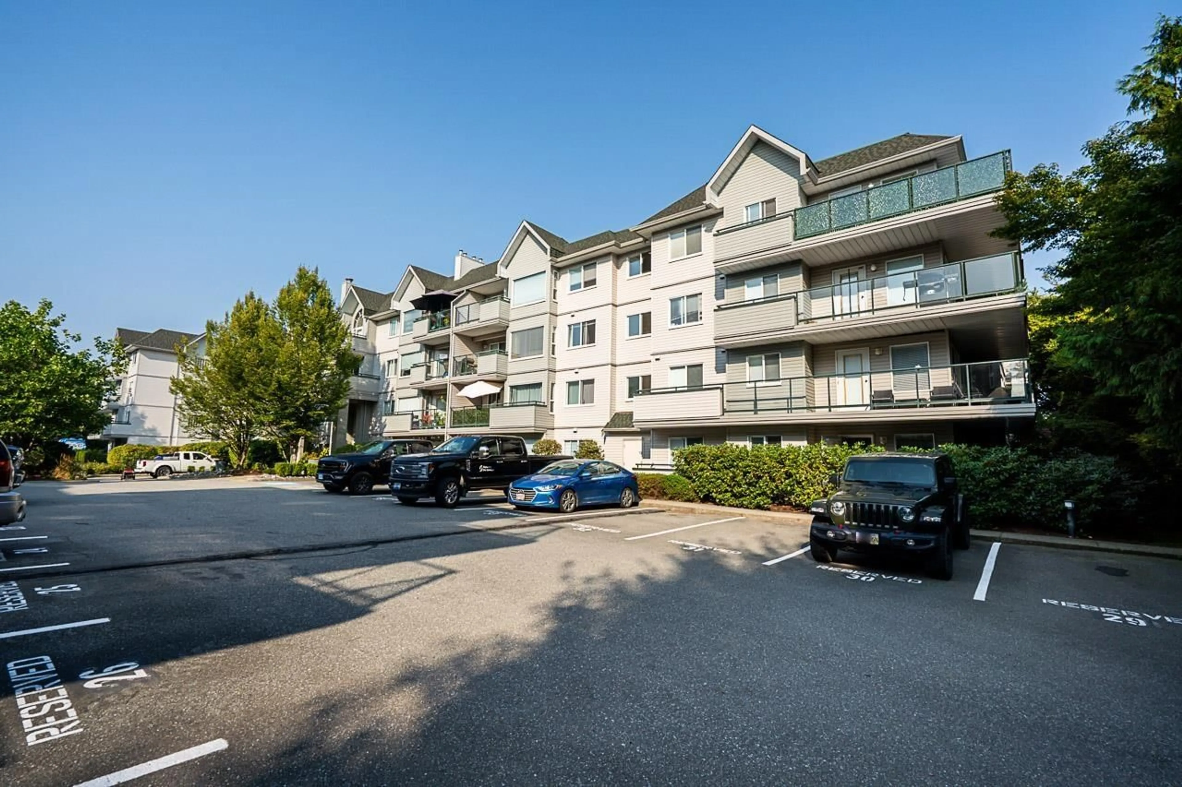 A pic from outside/outdoor area/front of a property/back of a property/a pic from drone, mountain view for 402 - 33718 KING, Abbotsford British Columbia V2S8J3